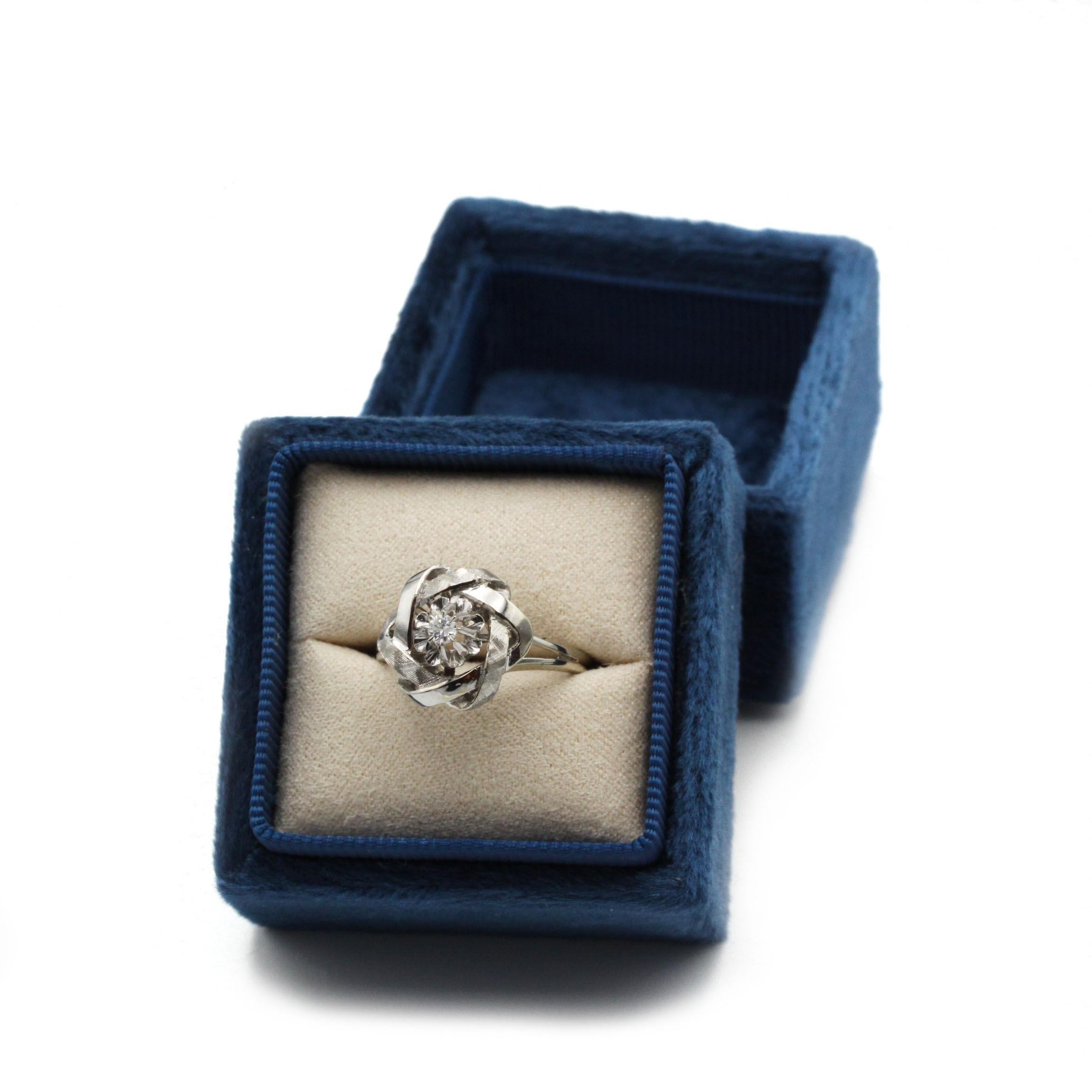 18 Karat Weißgold Vintage Diamantring mit Blumenmotiv und Diamantring Damen im Angebot