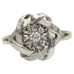 18K White Gold Vintage Floral Motif Diamond Ring