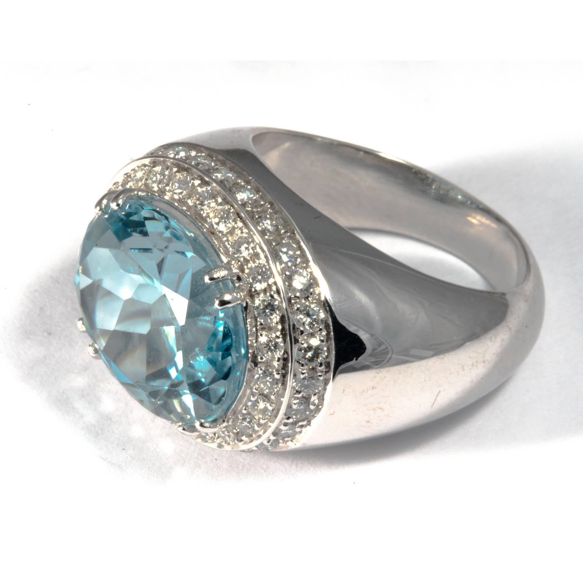 18K White Gold Vintage Original 1980 Aquamarine and Diamond Cocktail Ring Band In Good Condition For Sale In Roma, IT