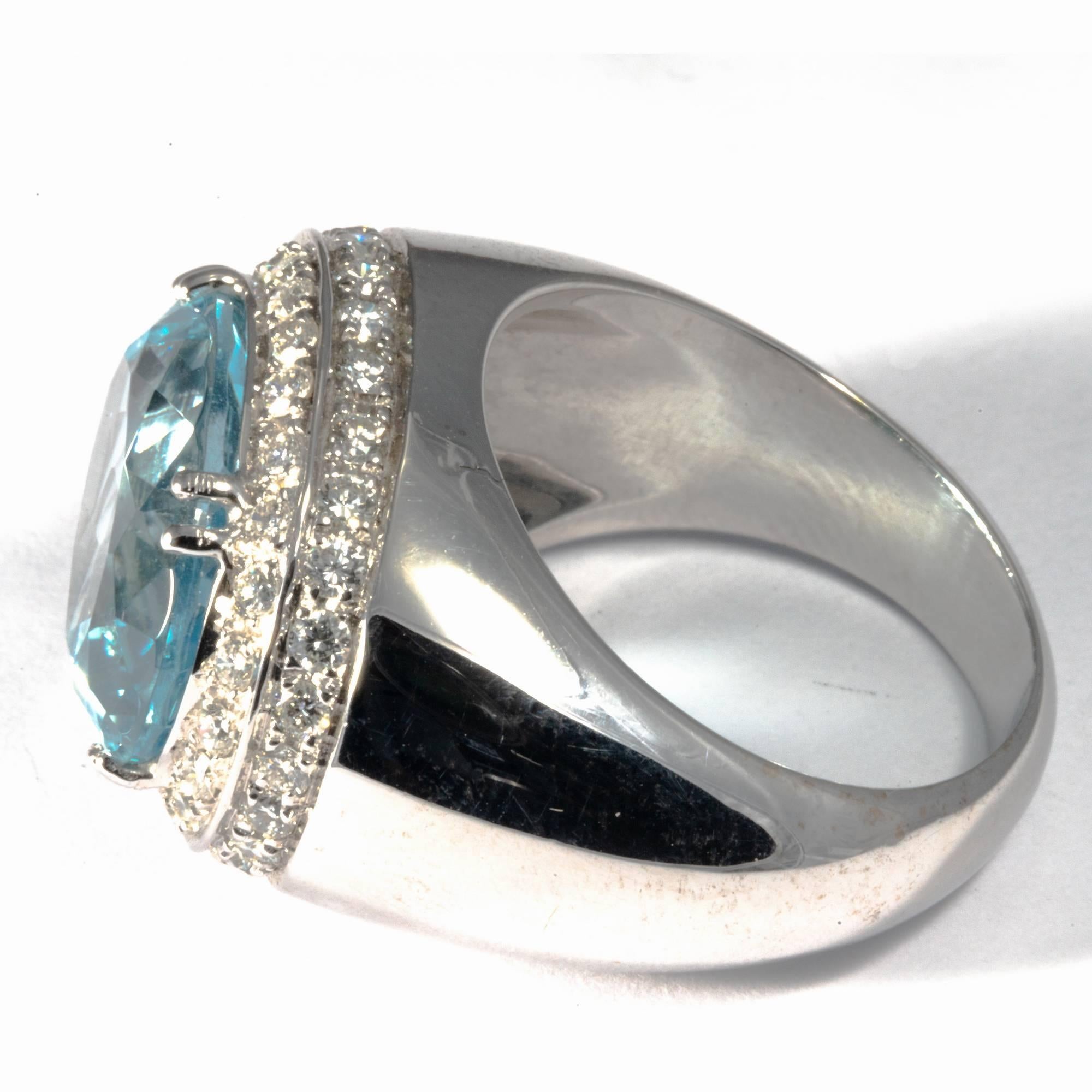 Women's or Men's 18K White Gold Vintage Original 1980 Aquamarine and Diamond Cocktail Ring Band For Sale
