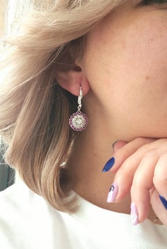 18 Karat Weißgold Vintage-Ohrringe im Vintage-Stil mit Diamant und Rubin-Doppel Halo