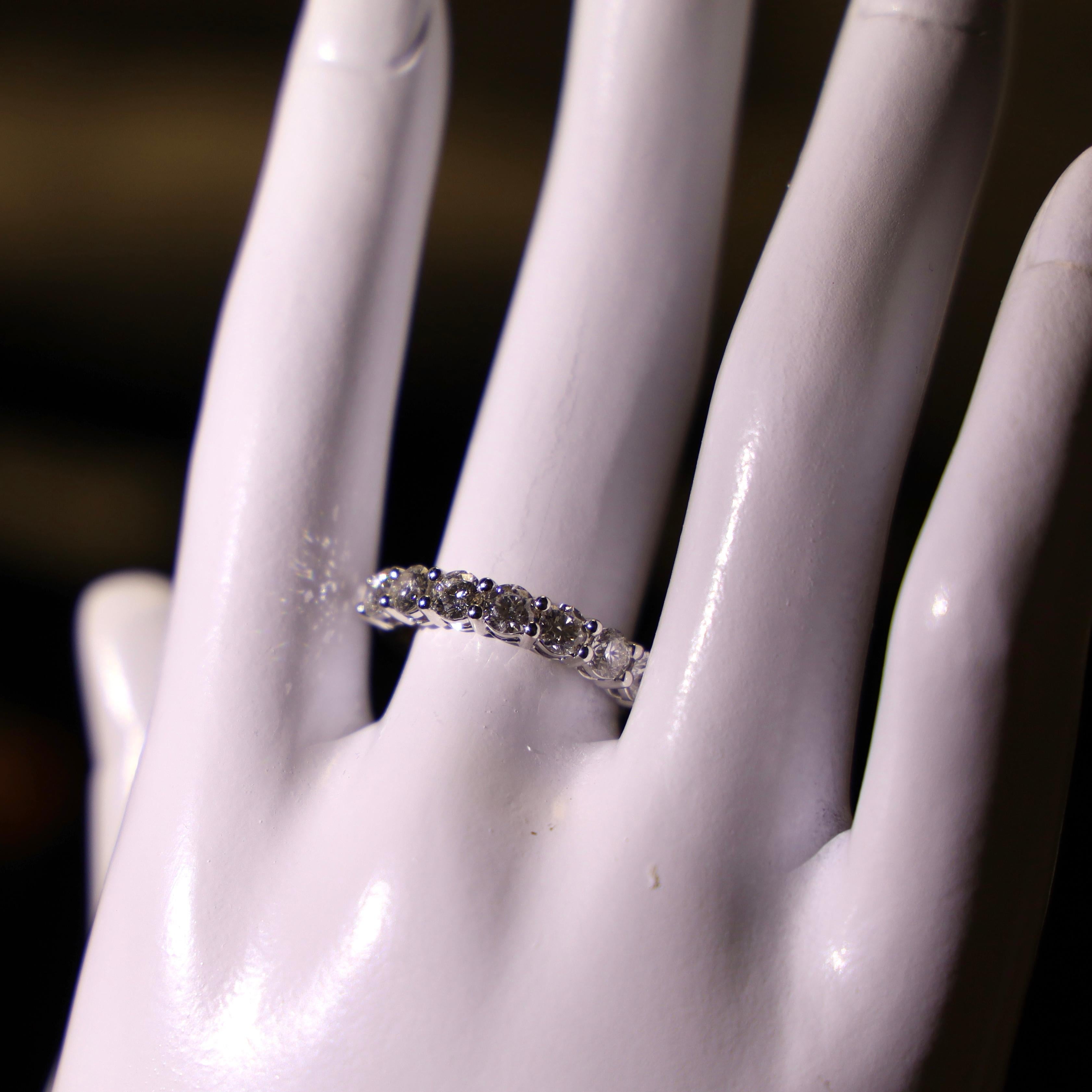 Women's or Men's 18K White Gold VS Diamond Classic Design Engagement Fashion Ring For Sale