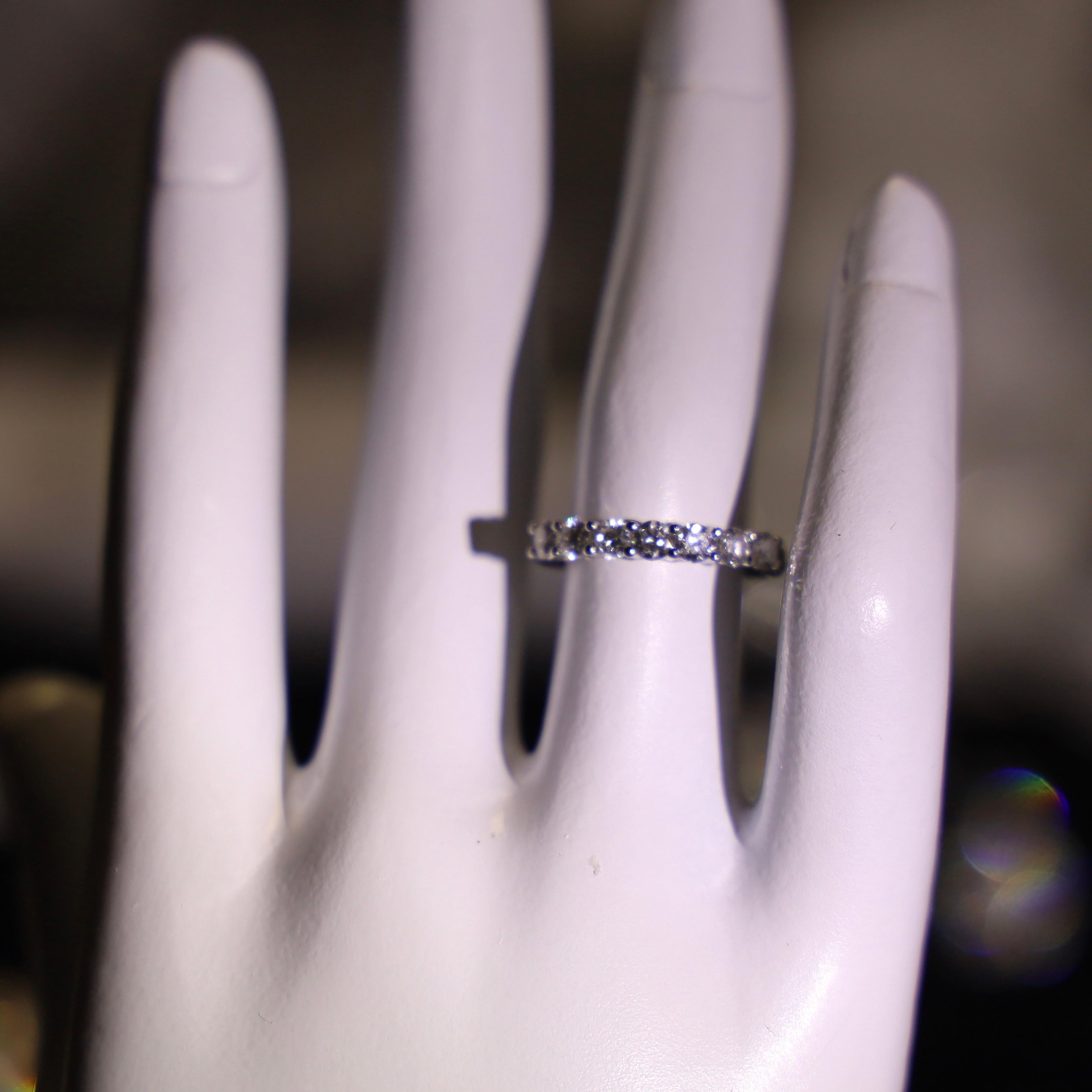 18K White Gold VS Diamond Classic Design Engagement Fashion Ring For Sale 1