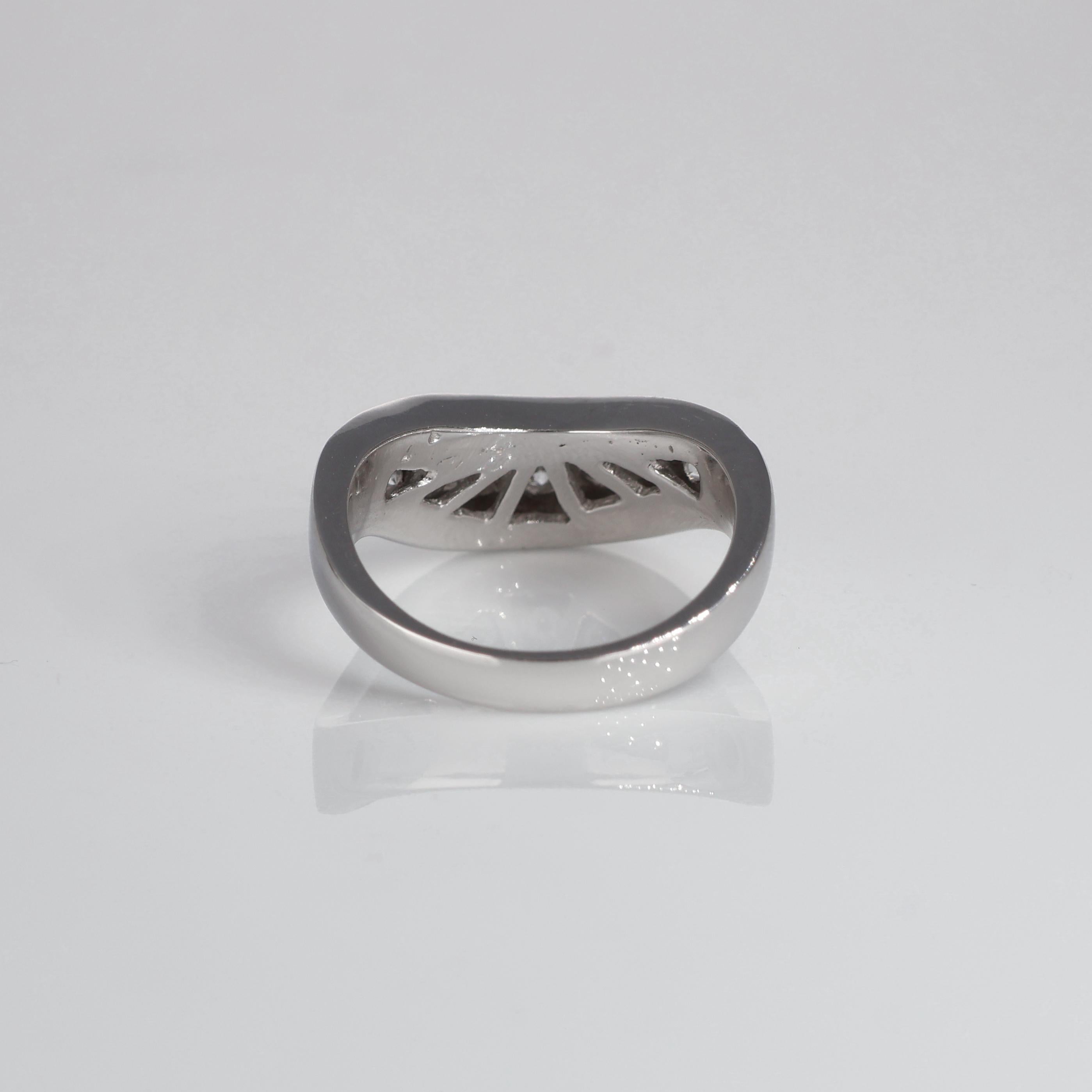 18K White Gold Wave Ring with Diamond Pavé In New Condition For Sale In Bergamo, BG