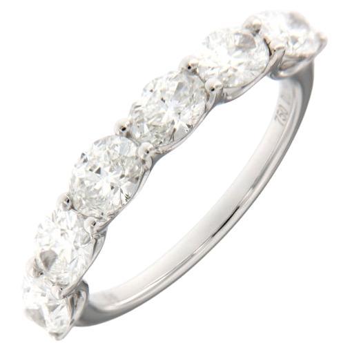 Alliance en or blanc 18 carats : Premium - Ovale est-ouest à prunelles partagées (GIA) en vente