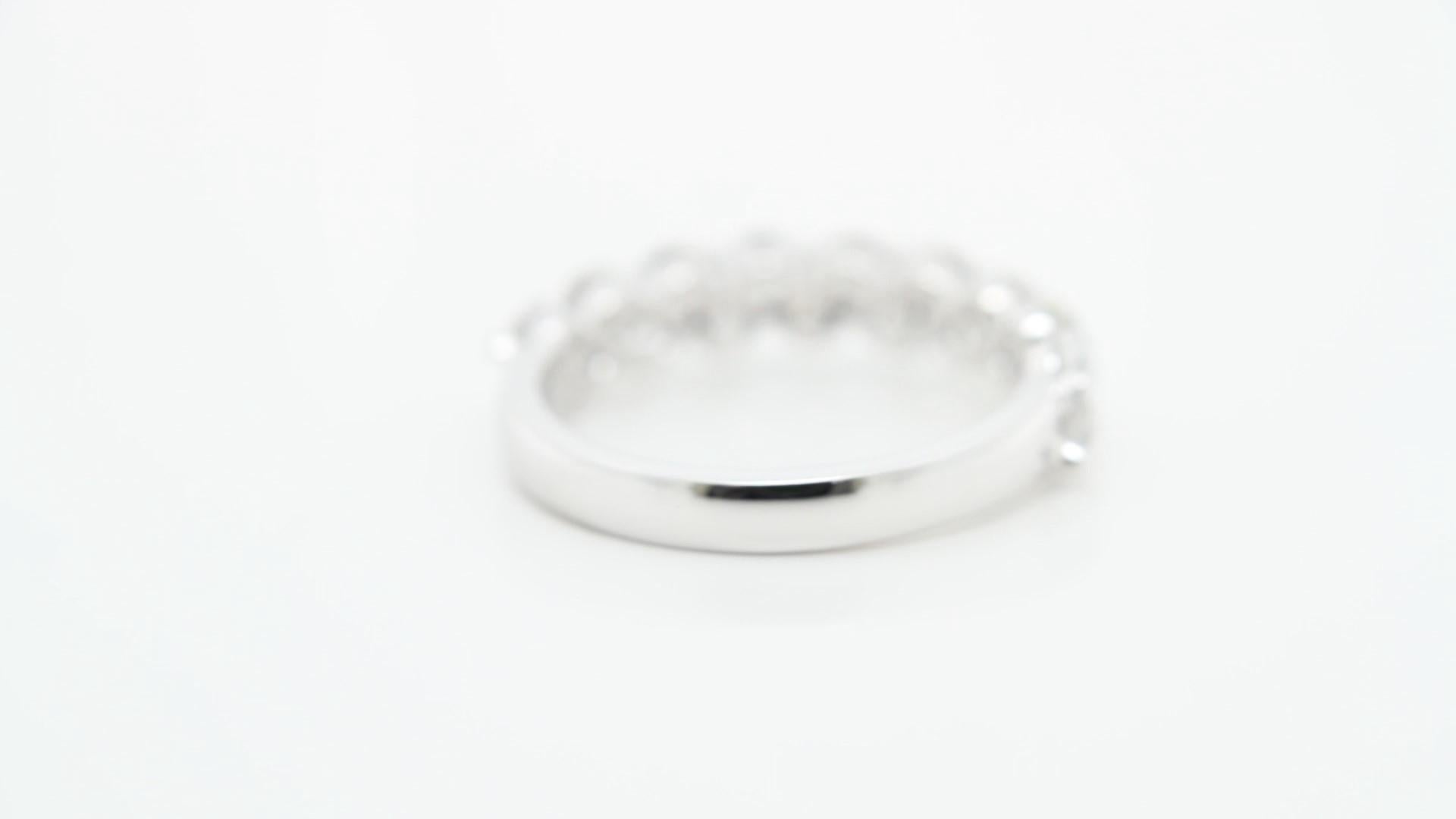 18K White Gold Two-Row Domed Round Diamond Band en Nuevo estado para la venta en Hong Kong, HK