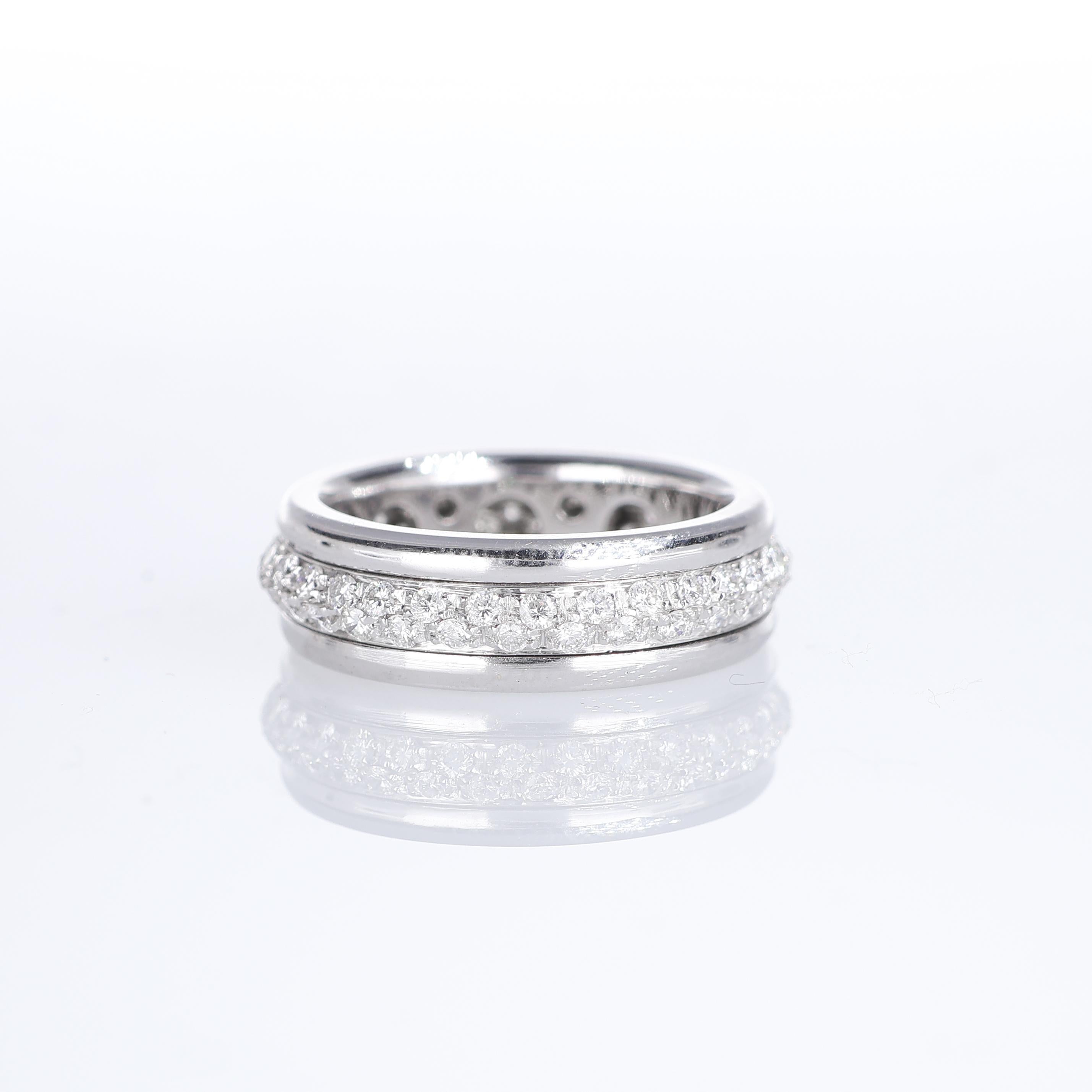 IMPORTANT NOTE:
✔ No additional costs will be added to this order.
✔ Shipping and customs duties are fully covered by us.
--------------------
An exquisite 18K white gold wedding band featuring a central row of brilliant-cut diamonds totaling 0.94