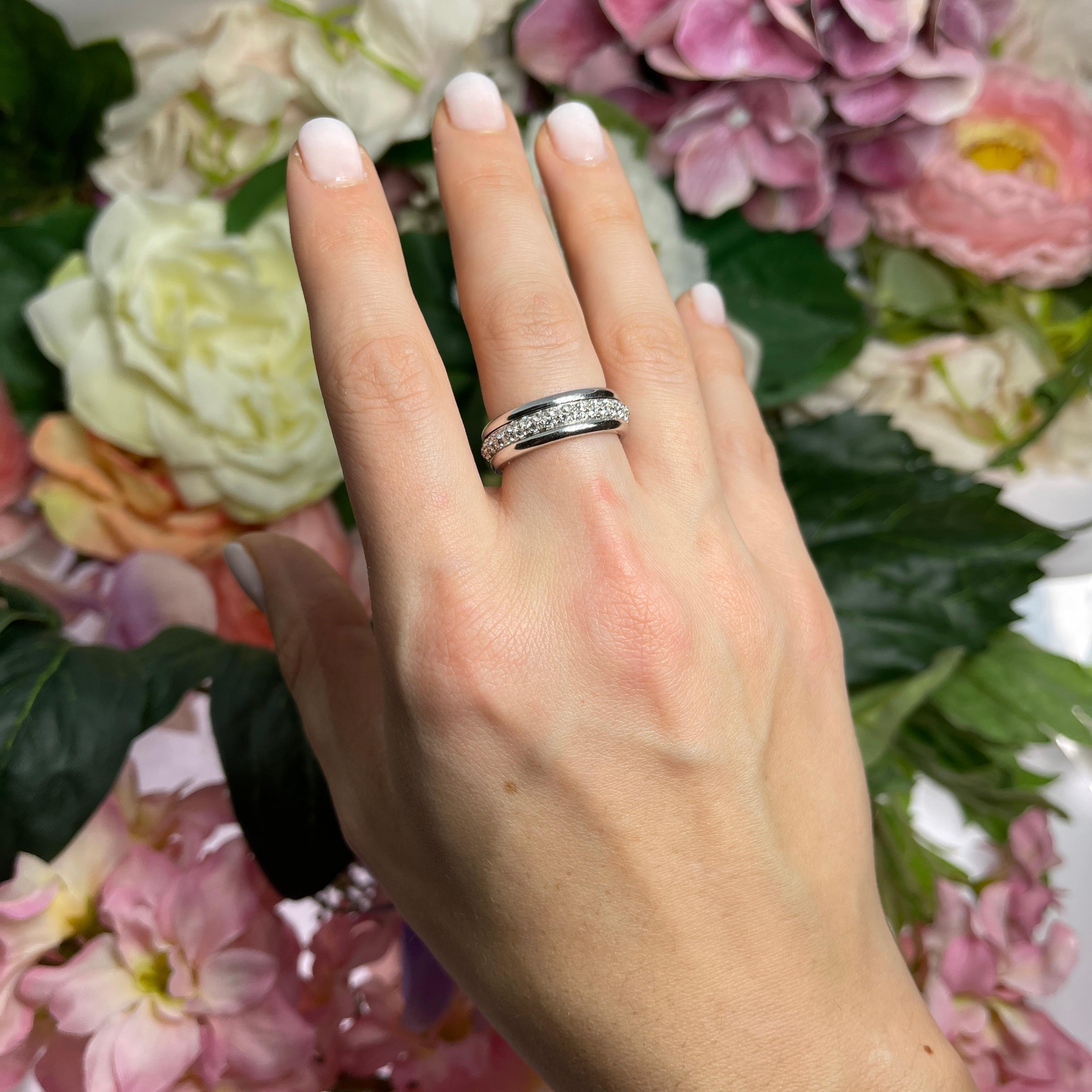 Women's or Men's 18K White Gold Wedding Band with Central Diamond Row For Sale