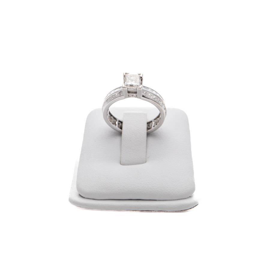 Alianza de oro blanco de 18 quilates con diamantes incoloros en Excelente estado para la venta en București, București
