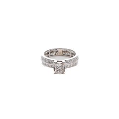 Used 18K White gold wedding ring with colorless diamonds