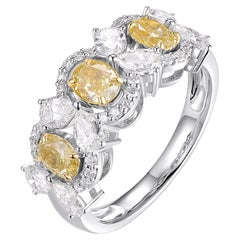 Anillo de diamantes de fantasía amarillos de 2,33 quilates certificados por el IGI en oro de 18 quilates