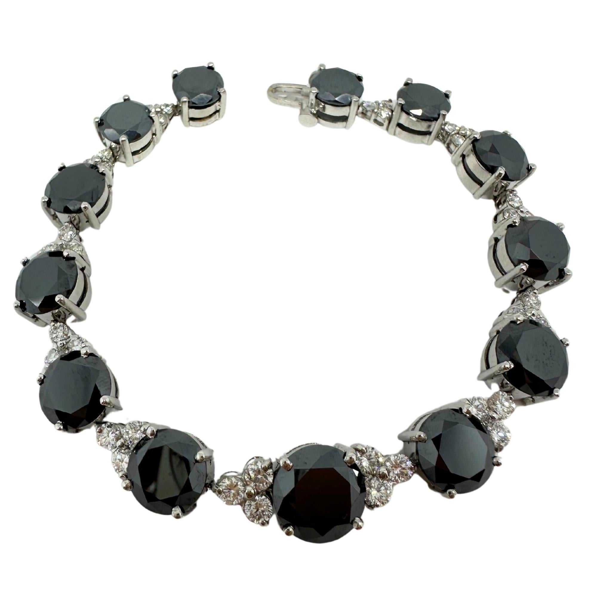 18k White Gold White and Black Diamond Bracelet
Condition: In good condition with some minor surface wear consistent with age.
Length: 7 inches
Width: 0.25 inches wide
Marking: 