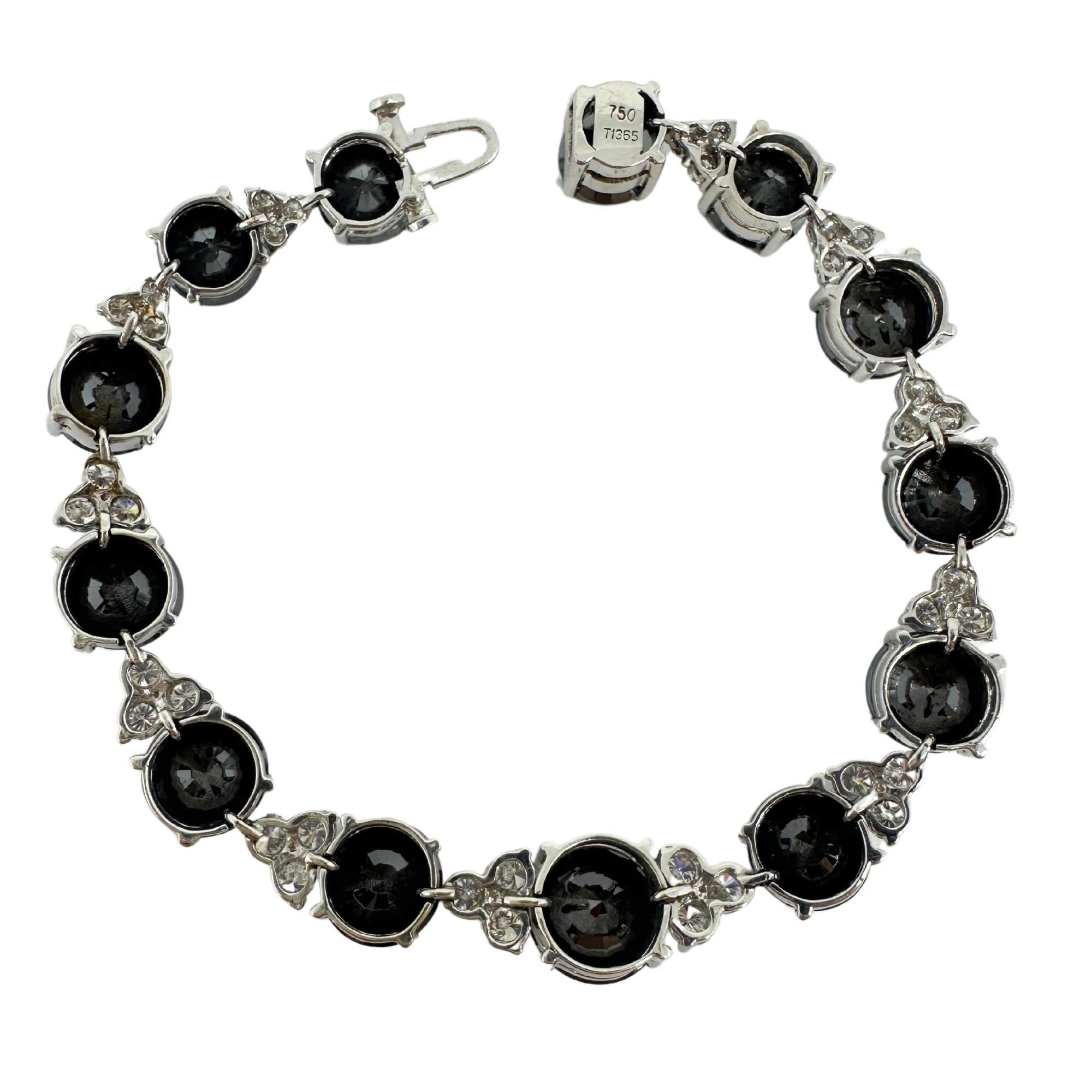 Round Cut 18k White Gold White and Black Diamond Bracelet For Sale
