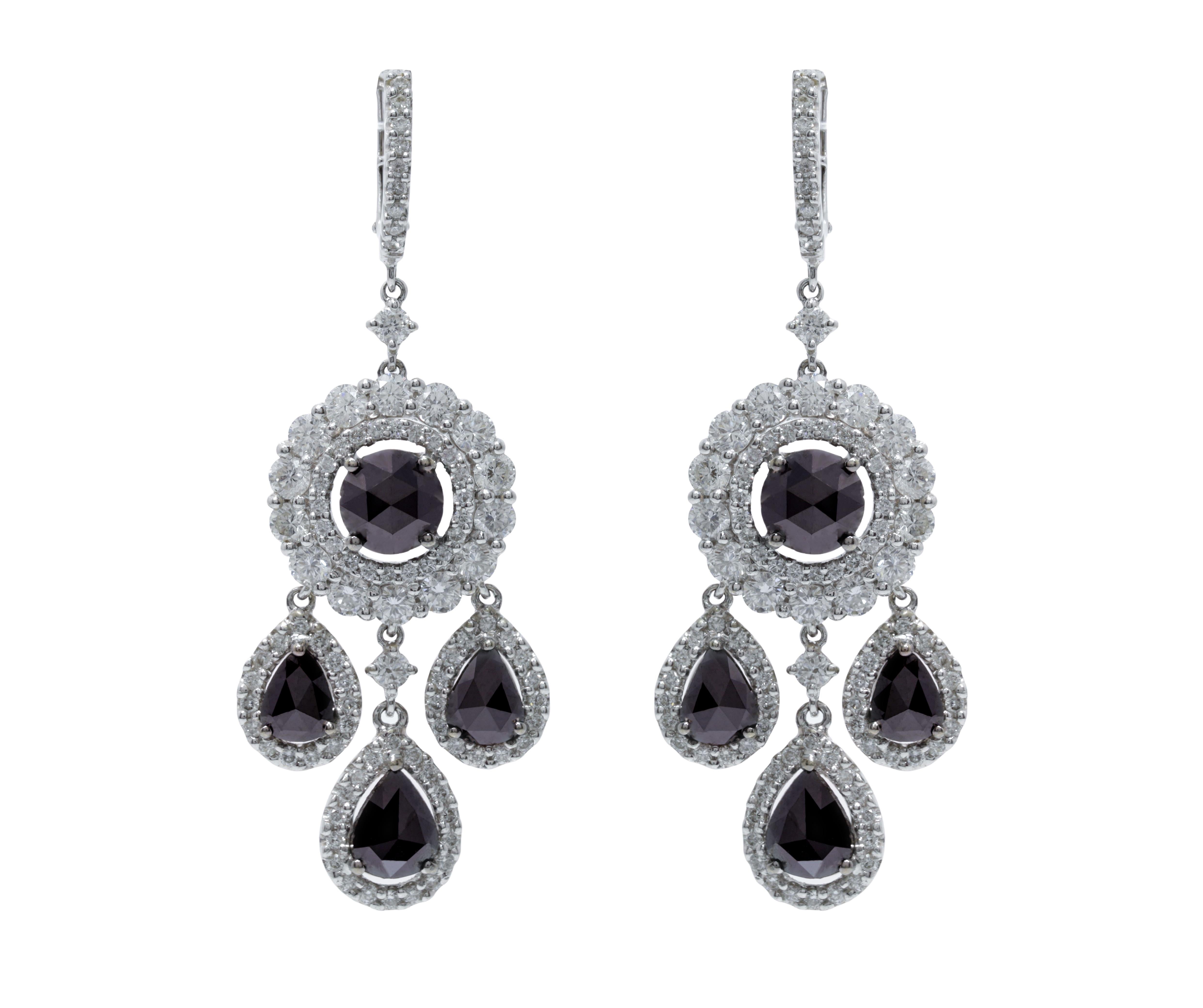 boucles d'oreilles en or blanc 18 carats, diamant blanc et noir, 7,20 ct. De diamants
