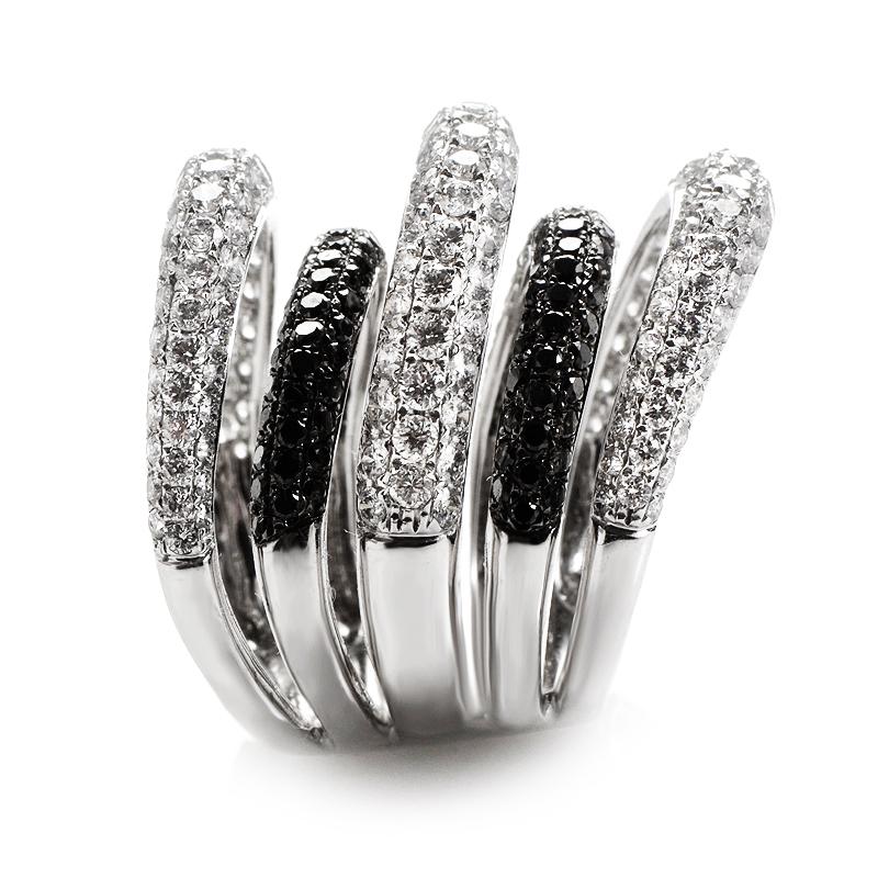 Women's 18 Karat White Gold White and Black Diamond Pave Ring CRR9153