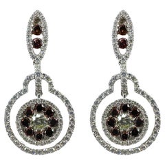 Pendientes de gota de oro blanco de 18 quilates con diamantes blancos y marrones