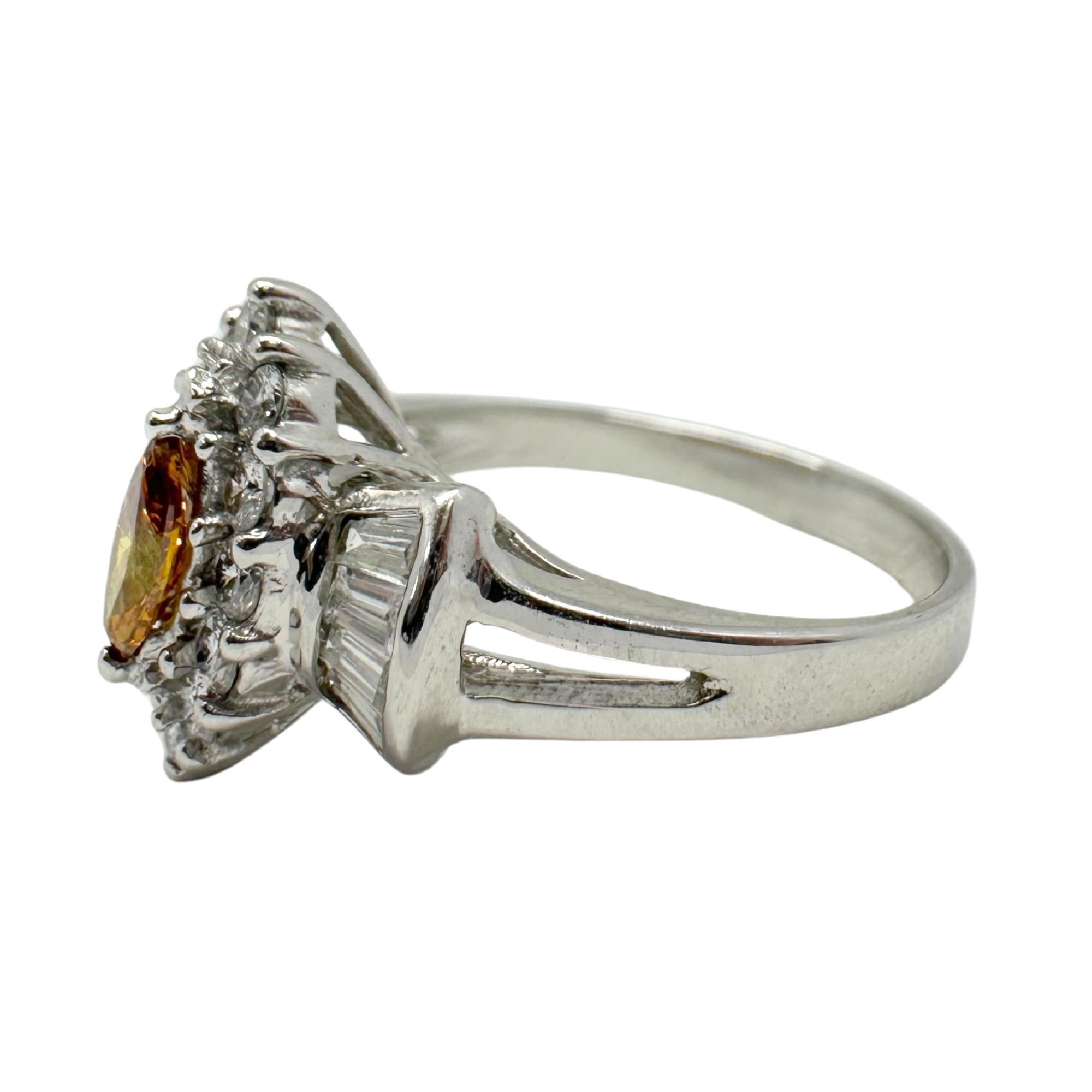 Taglio marquise Anello Navette con diamanti bianchi e gialli in oro bianco 18 carati in vendita