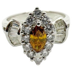 Bague Navette en or blanc 18K à diamants blancs et jaunes