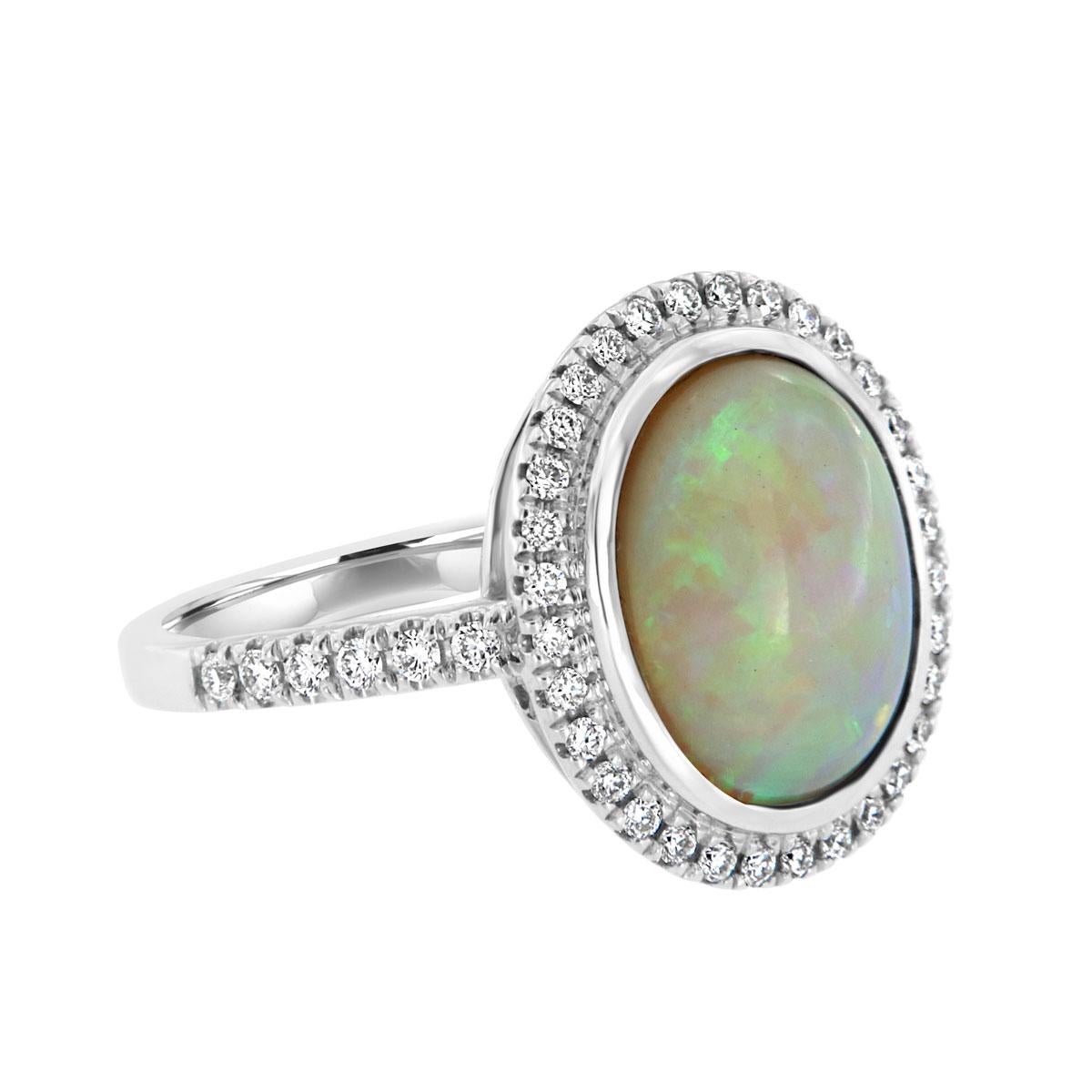 Anillo de ópalo blanco de oro blanco de 18 quilates '2 2/3 quilates Corte oval en venta