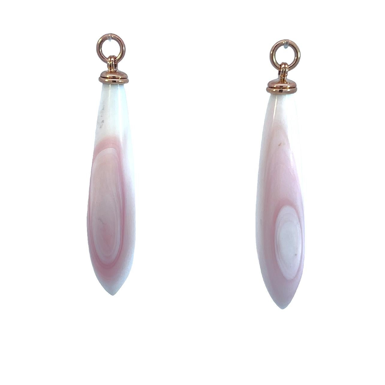Une paire de clous d'oreilles en or blanc 18k de 8 mm en perles des mers du Sud avec une paire de vestes de boucles d'oreilles amovibles en or rose 18k 