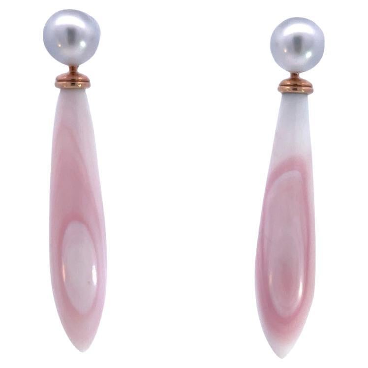 Boucles d'oreilles en or blanc 18k perles blanches avec vestes de conques modulables en or rose 18k en vente