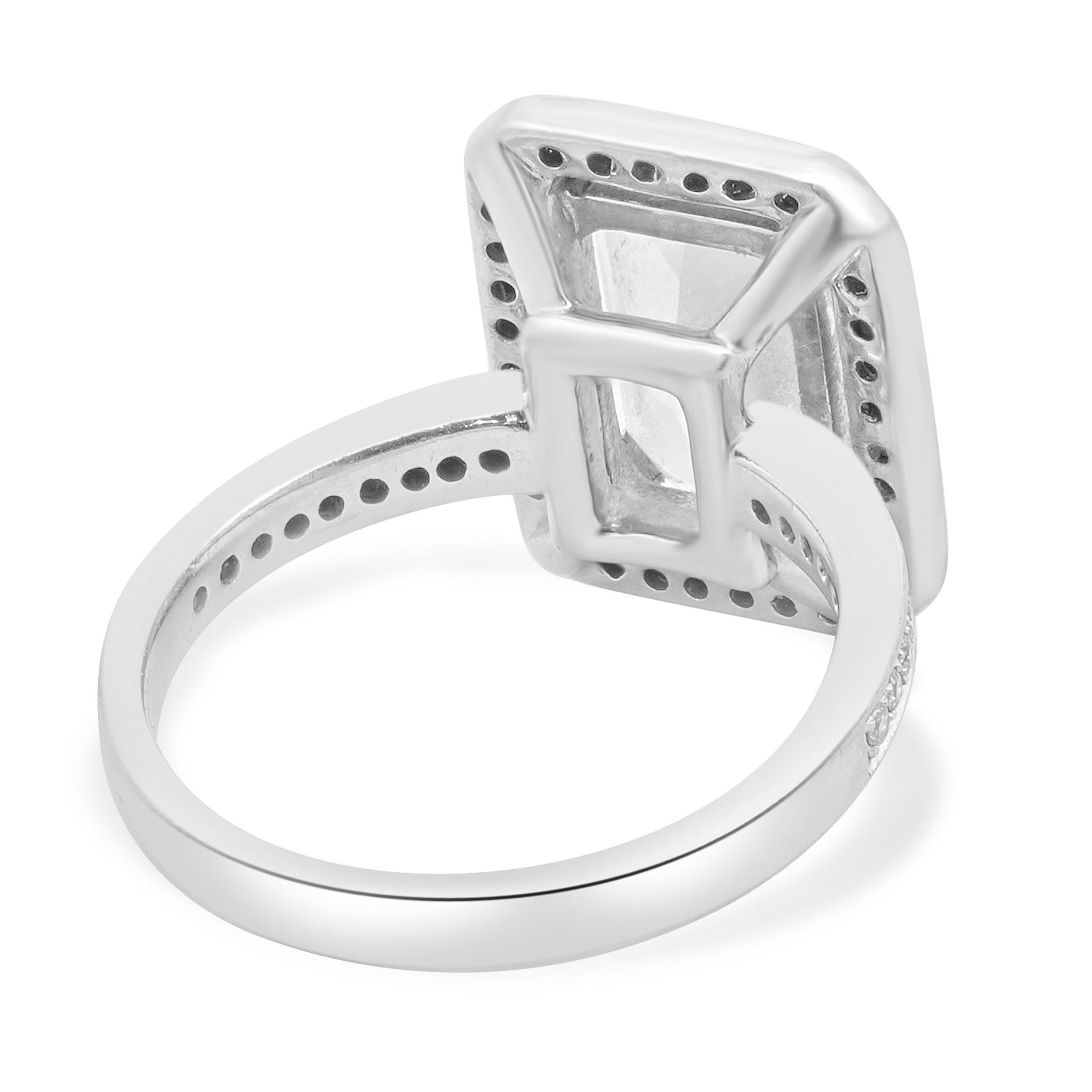 Anello in oro bianco 18 carati con topazio bianco, zaffiro e diamante In condizioni ottime in vendita a Scottsdale, AZ