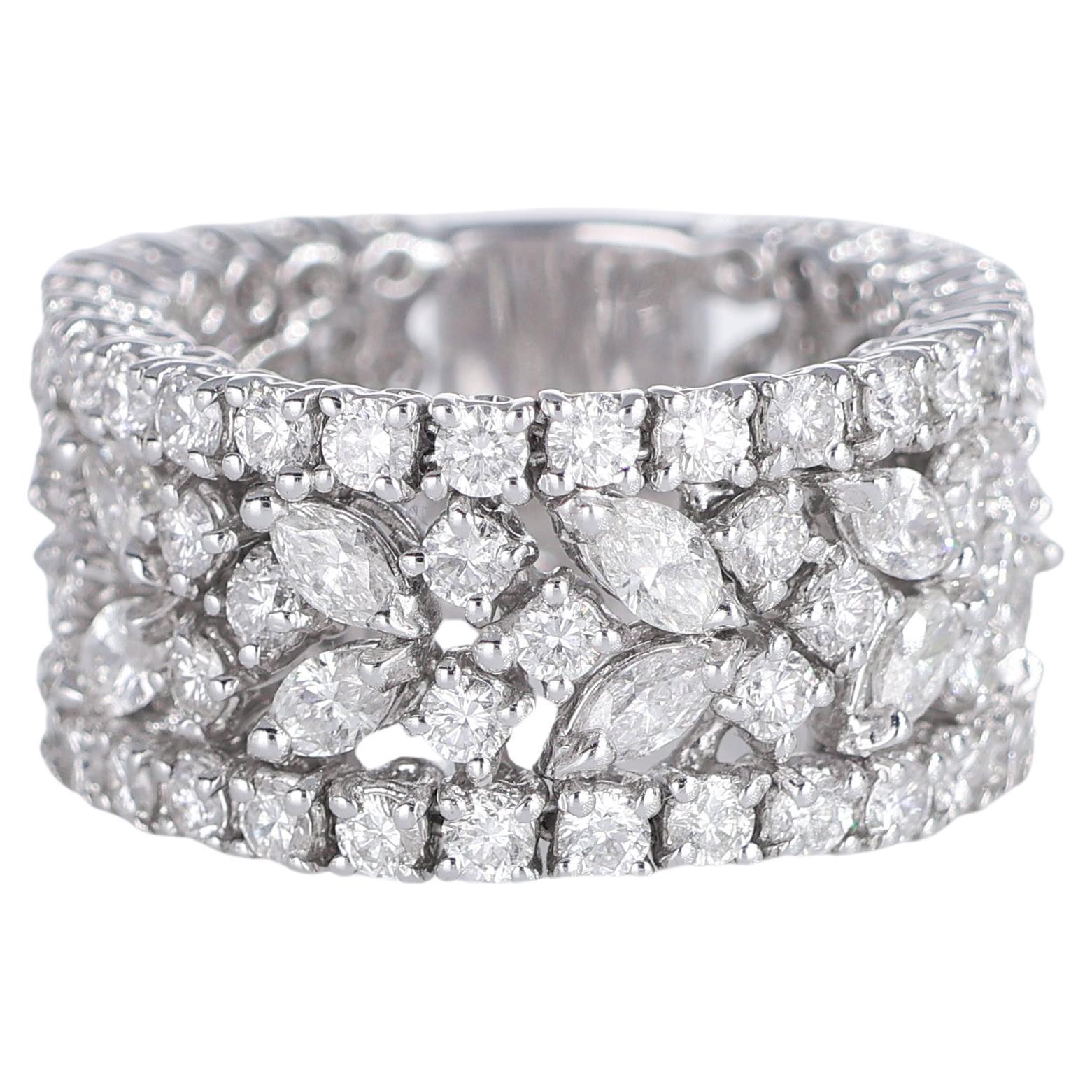 Bague à large bande en or blanc 18 carats avec diamants de taille marquise et brillante