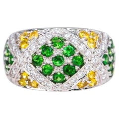 Anello a fascia larga in oro bianco 18K con tsavorite e diamanti a cupola 8g R6710