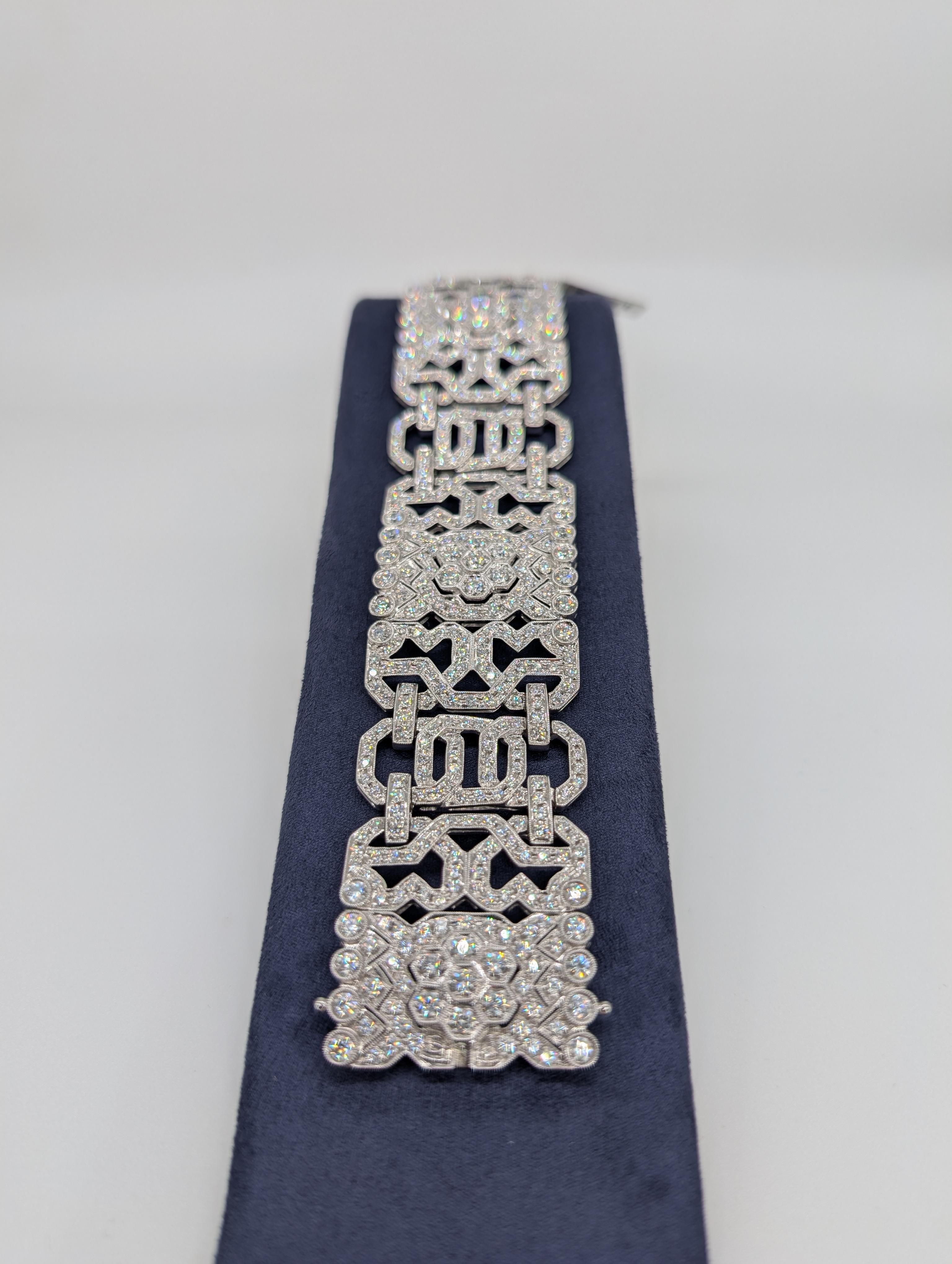 Art Déco Bracciale largo in oro bianco 18K con diamanti taglio rotondo per un totale di 14,20 carati in vendita