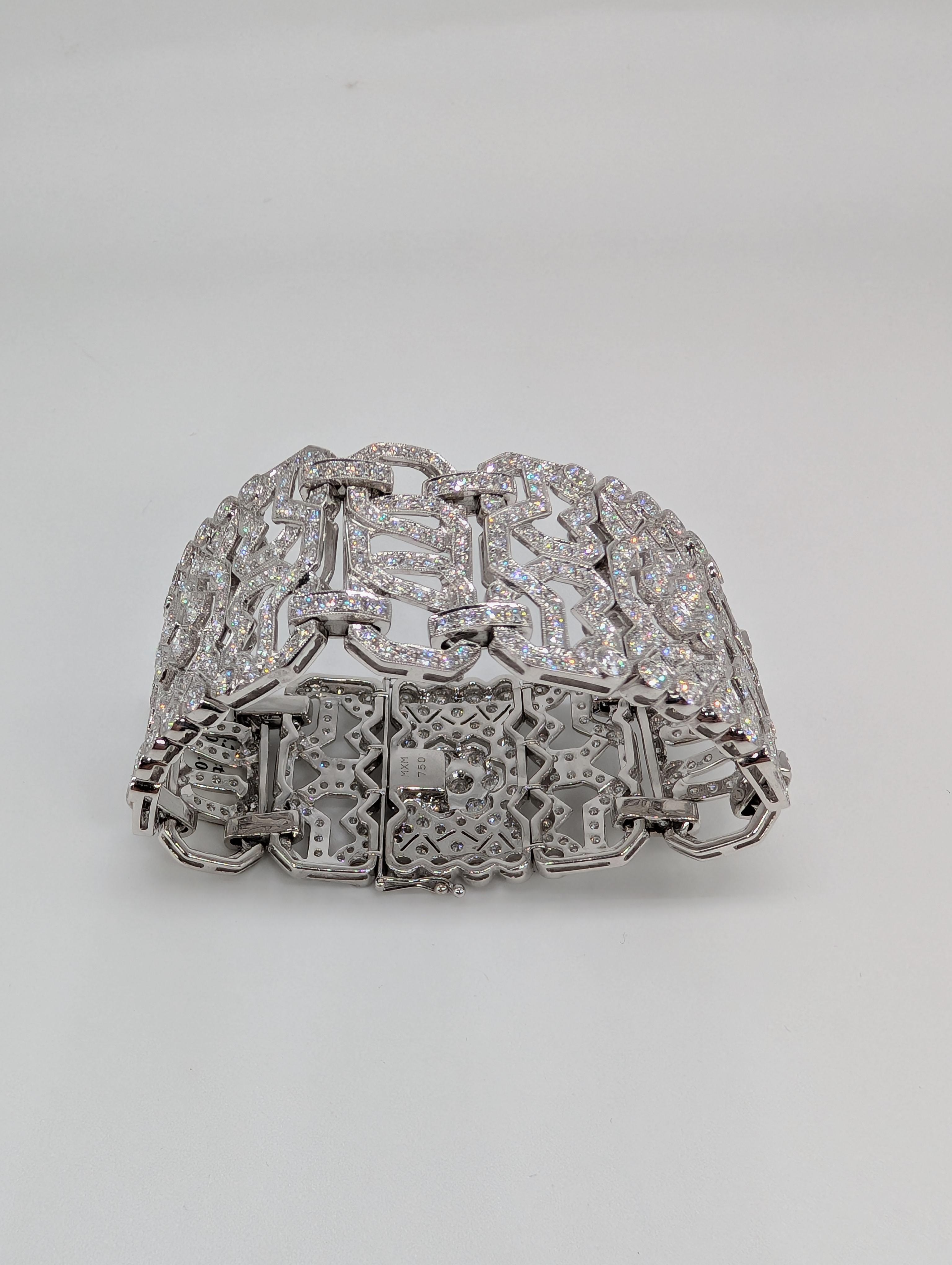 Bracciale largo in oro bianco 18K con diamanti taglio rotondo per un totale di 14,20 carati in vendita 1