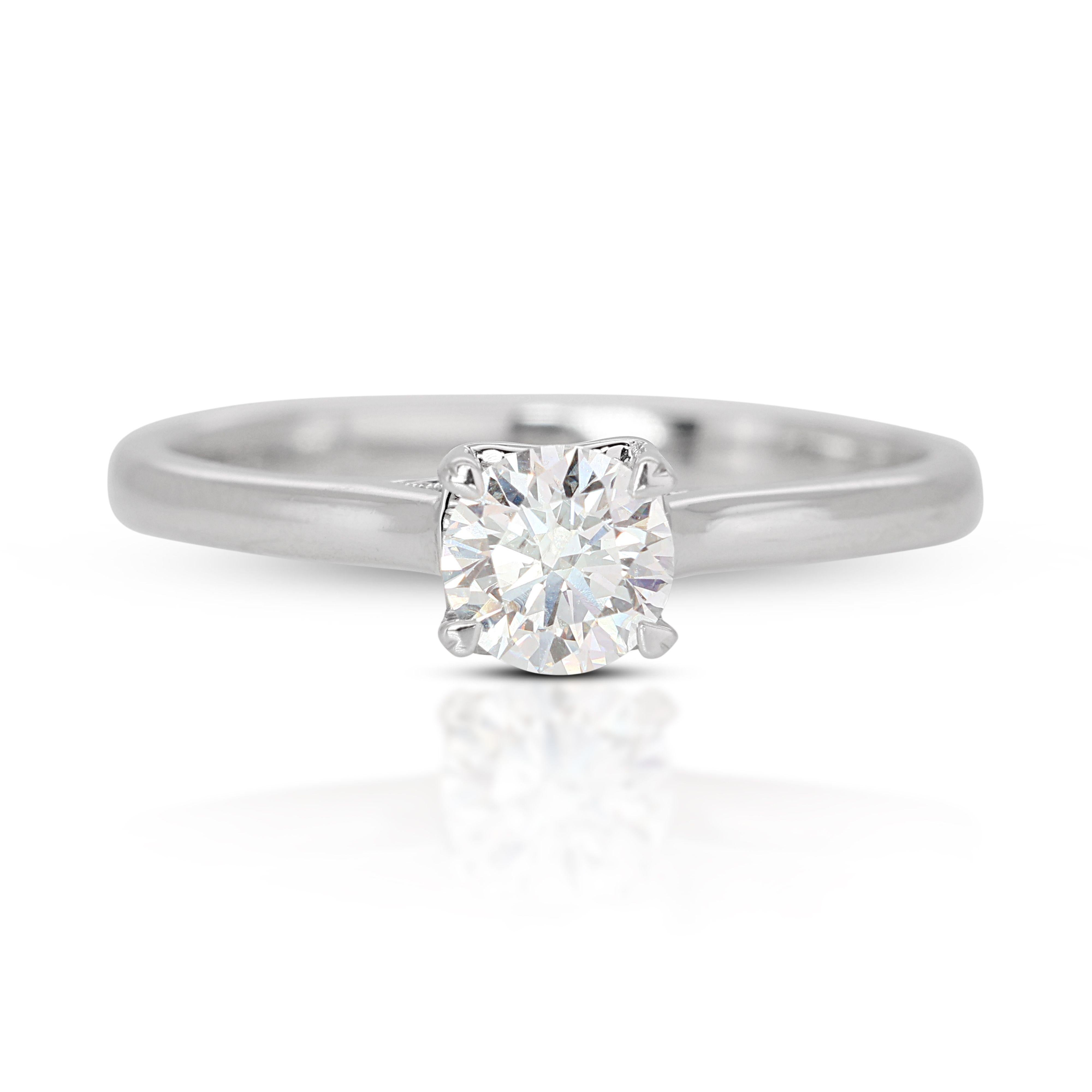 Round Cut 18K White Gold with 0.31ct D-Grade Diamond Solitaire Ring For Sale