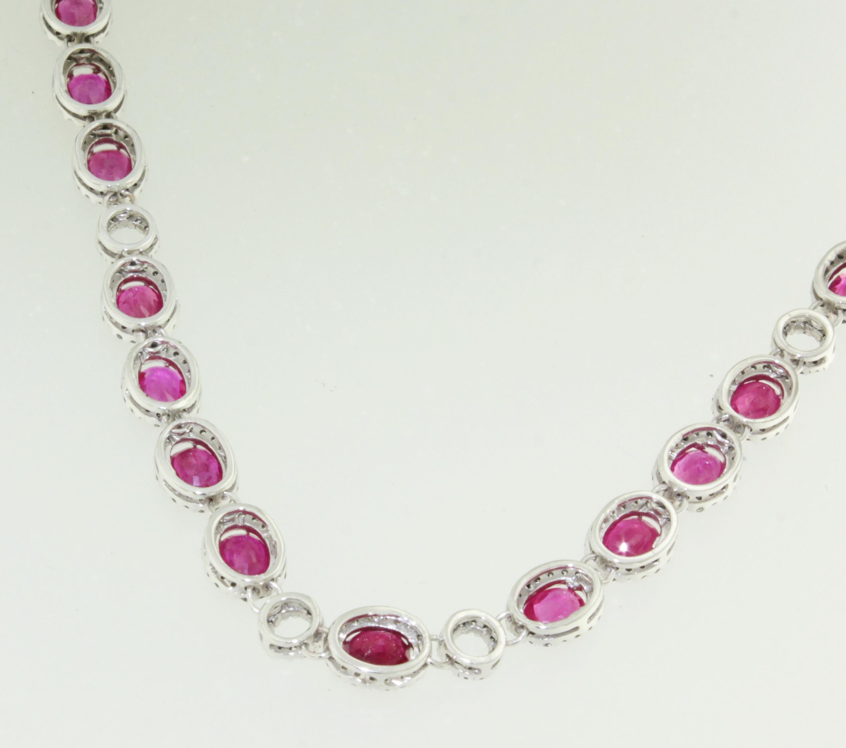 18k Weißgold mit erstaunlichem Rubin und weißem Diamant Timeless Choker Halskette für Damen oder Herren im Angebot