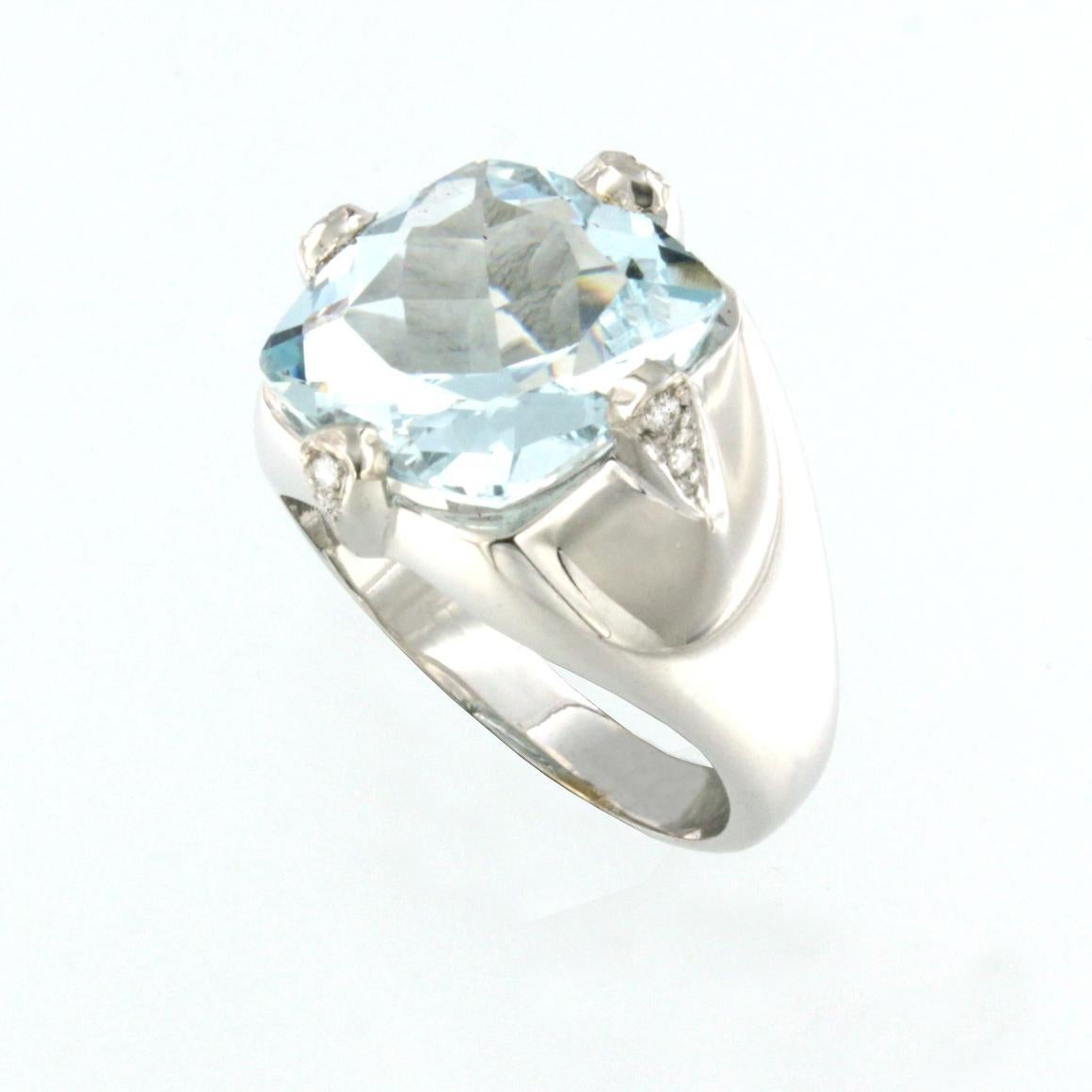 18k White Gold with Aquamarine and White Diamonds Ring In New Condition For Sale In GALLARATE, IT