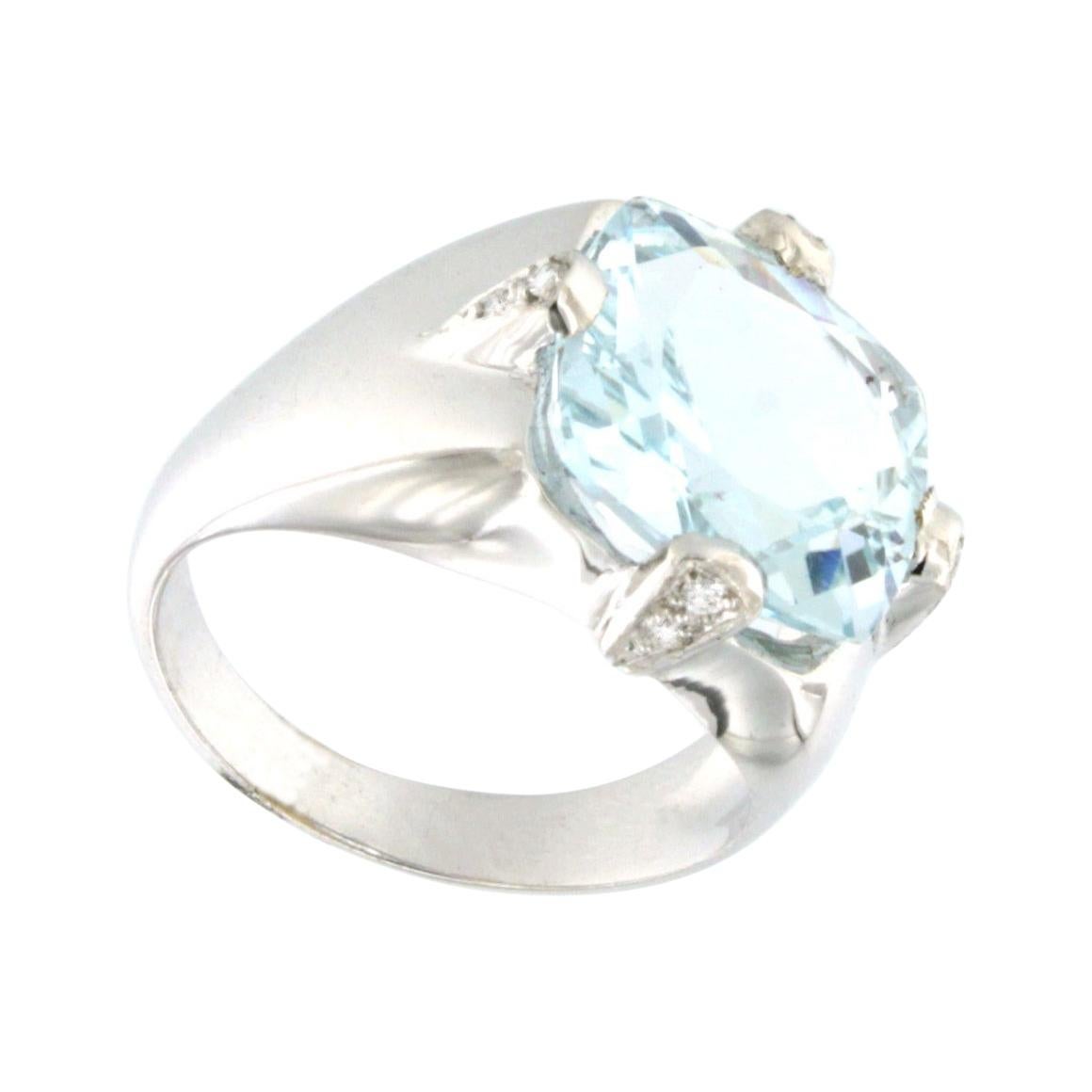 18k White Gold with Aquamarine and White Diamonds Ring For Sale
