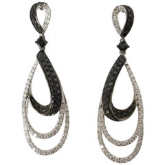 18k White Gold with black and white Diamond Twisted Earring
