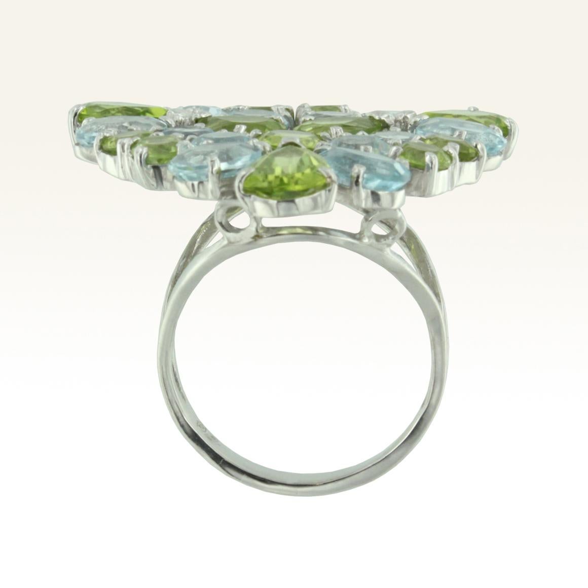 18 Karat White Gold with Blue Topaz and Peridot Ring In New Condition In GALLARATE, IT
