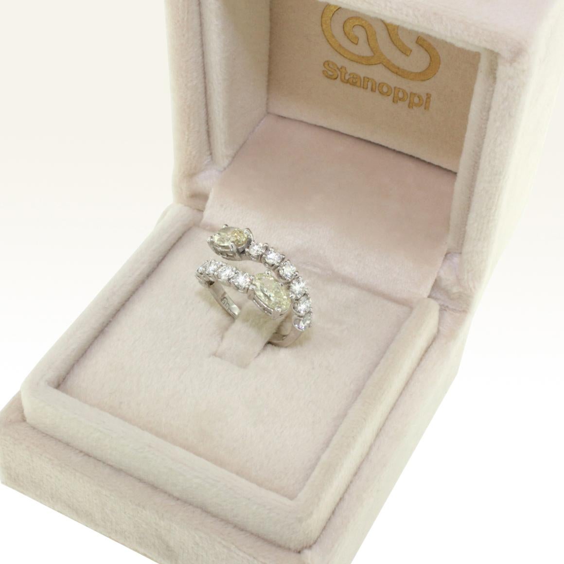 18 Karat White Gold with White Diamonds and Yellow Diamond Amazing Modern Ring For Sale 1