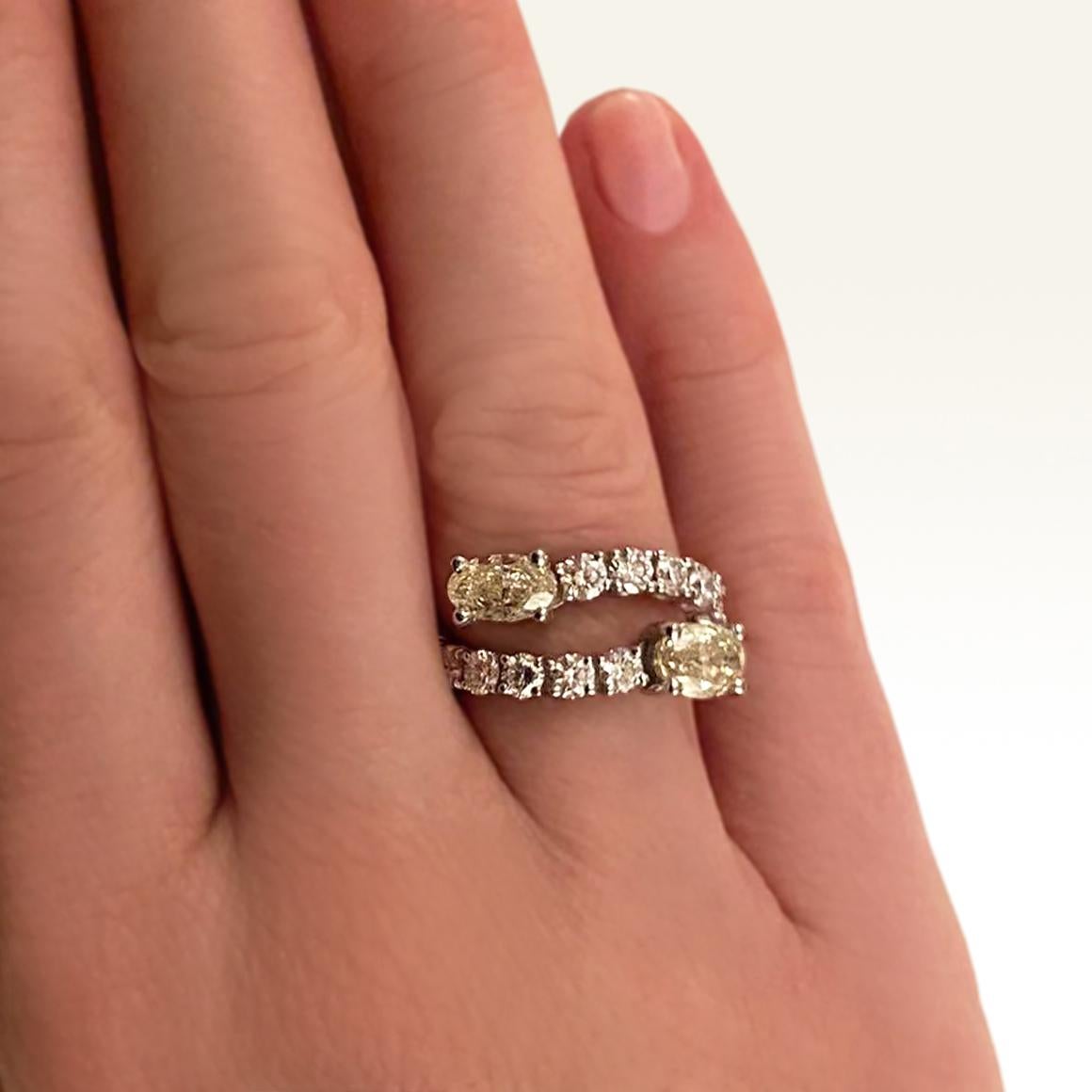 18 Karat White Gold with White Diamonds and Yellow Diamond Amazing Modern Ring For Sale 4
