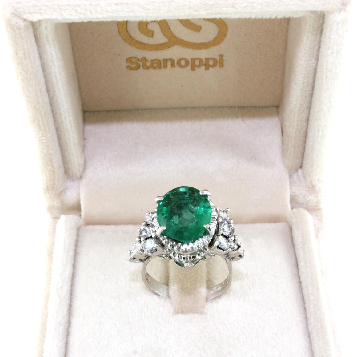 18k White Gold with Certificate Emerald and White Diamonds Engagement Ring For Sale 6