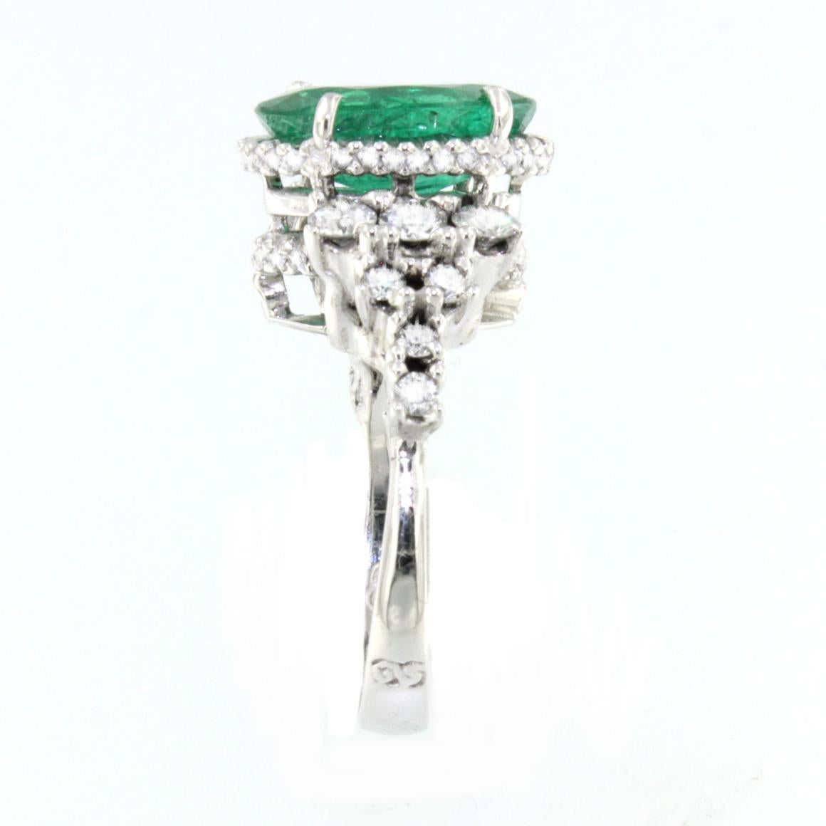 Contemporary 18k White Gold with Certificate Emerald and White Diamonds Engagement Ring For Sale