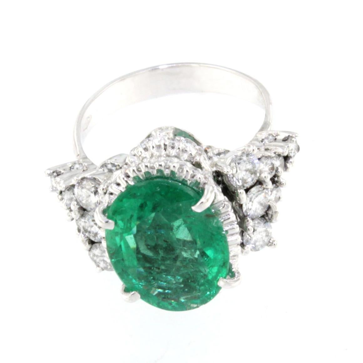 Oval Cut 18k White Gold with Certificate Emerald and White Diamonds Engagement Ring For Sale