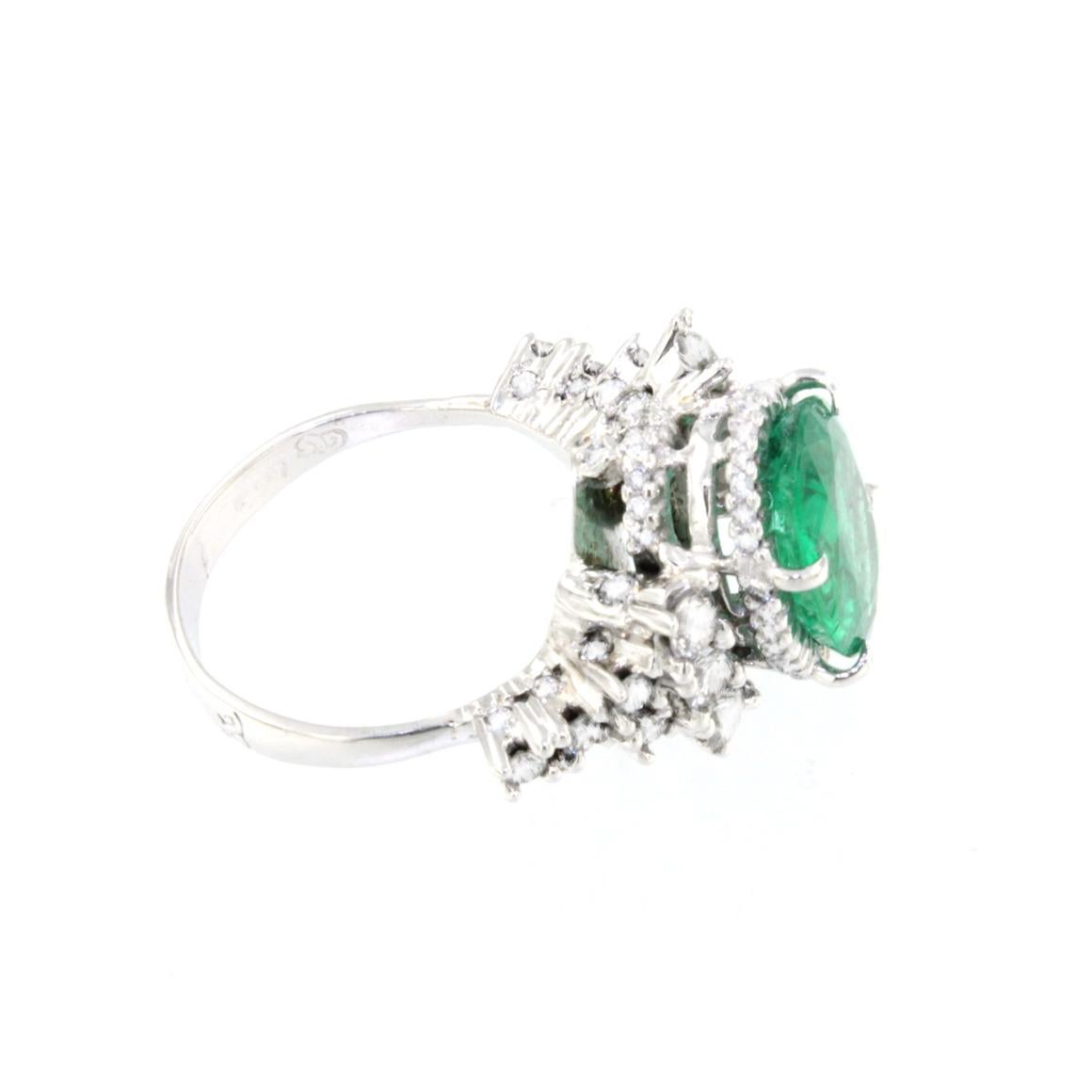 Women's or Men's 18k White Gold with Certificate Emerald and White Diamonds Engagement Ring For Sale