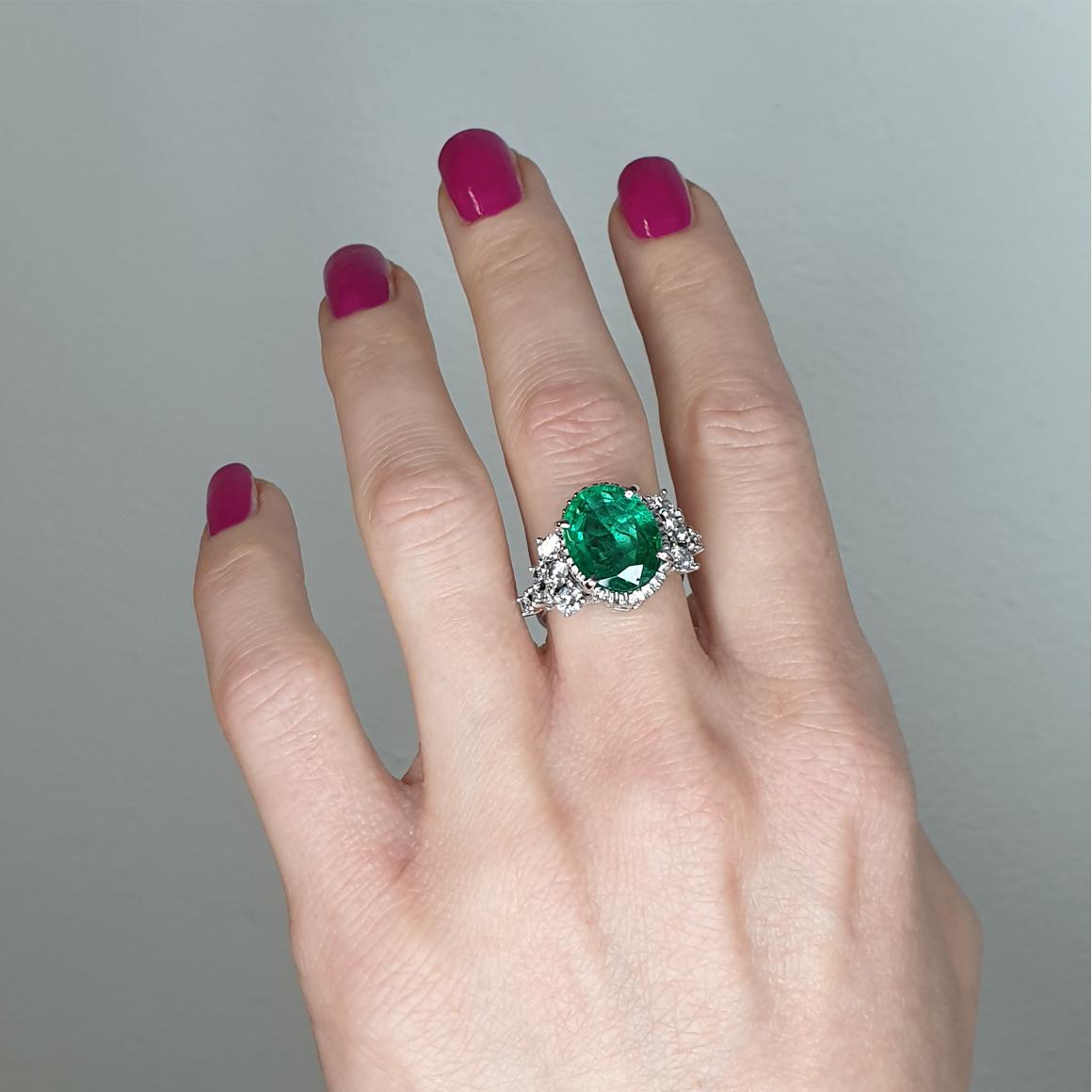 18k White Gold with Certificate Emerald and White Diamonds Engagement Ring For Sale 3