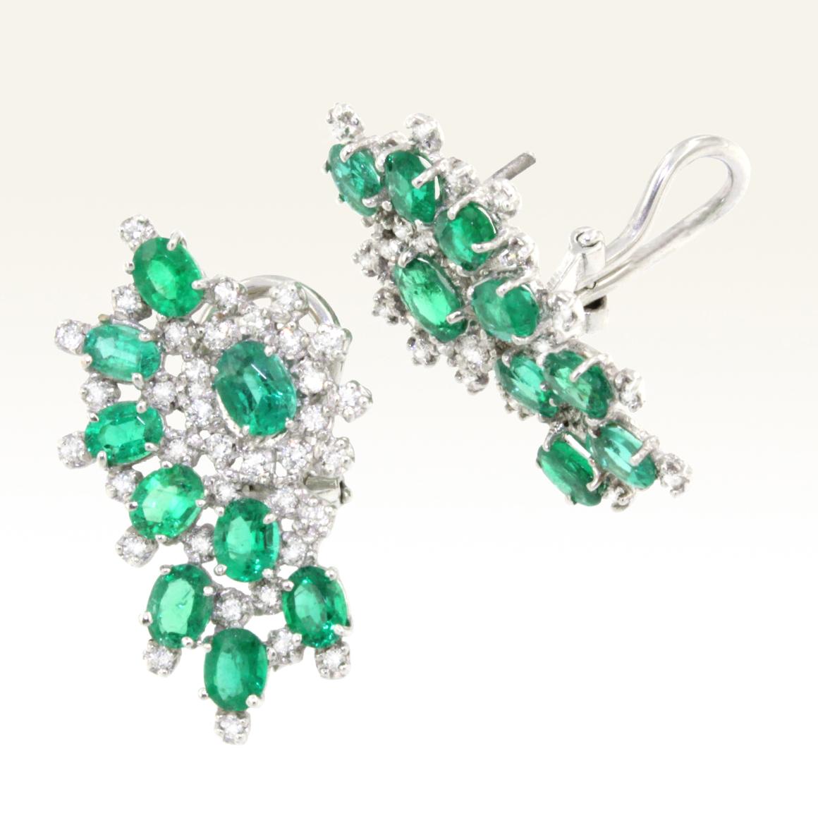 18 Karat White Gold with Green Emeralds White Diamonds Amazing Elegant Earrings In New Condition For Sale In GALLARATE, IT