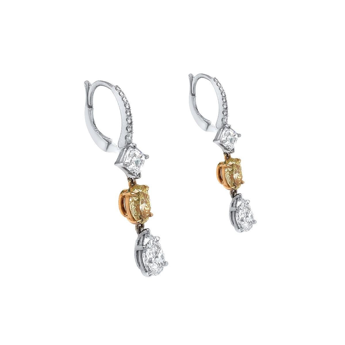 18 Karat White Gold with Fancy Yellow Diamond Drop Earring In New Condition For Sale In New York, NY