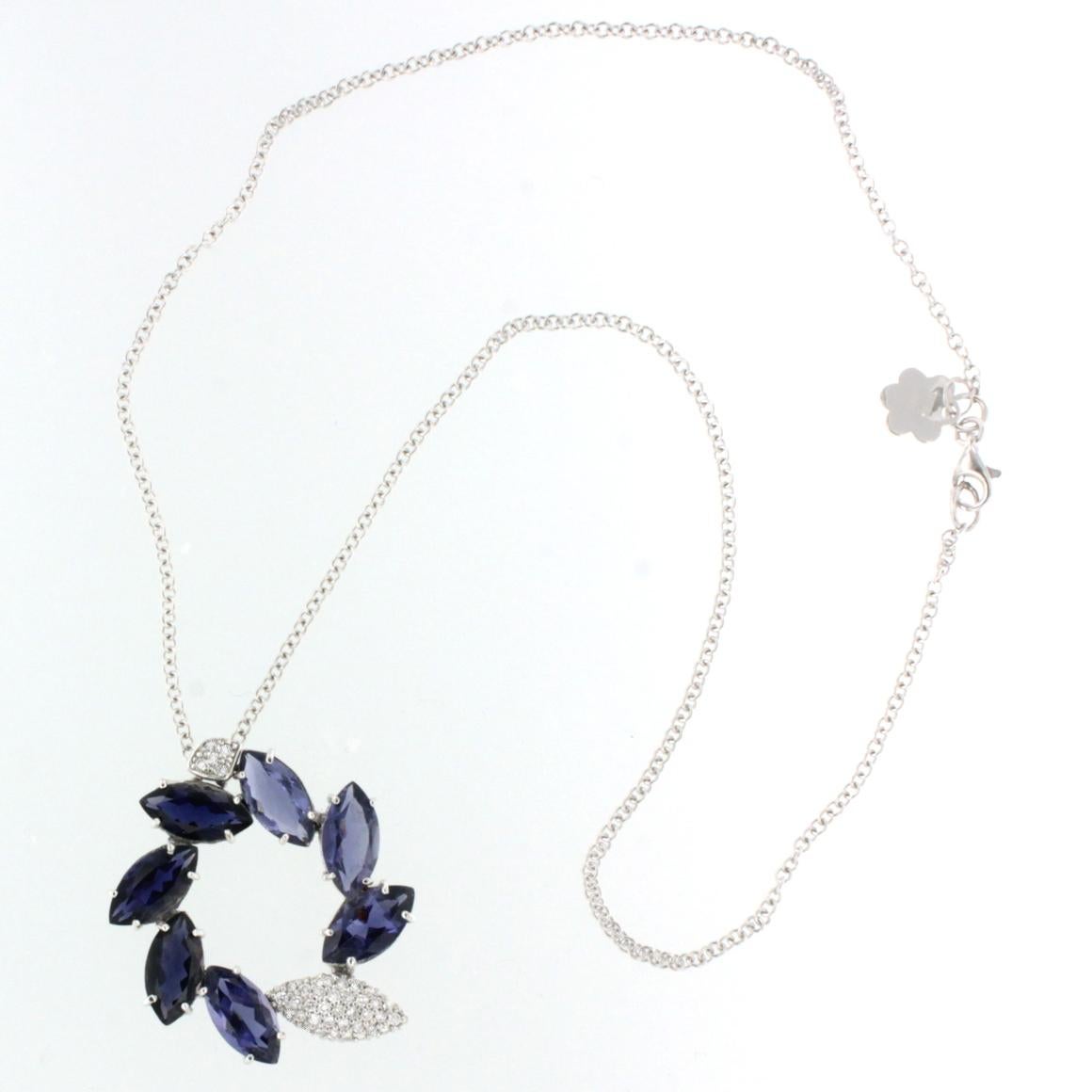18 Karat Weißgold mit Iolith und weißen Diamanten Kette mit Anhänger (Moderne)