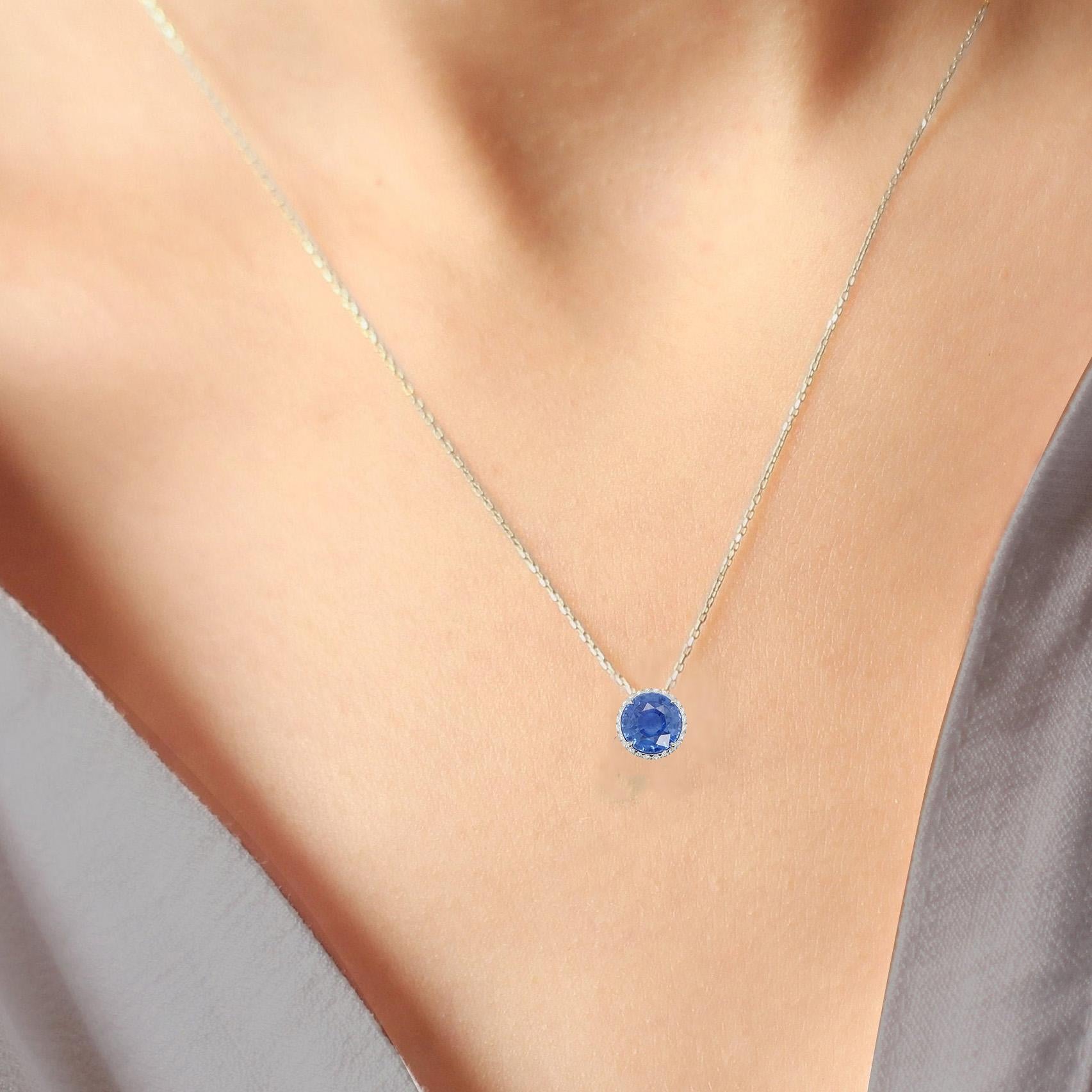 Round Cut 18K White Gold Necklace With Sapphire 3.04 ct. For Sale
