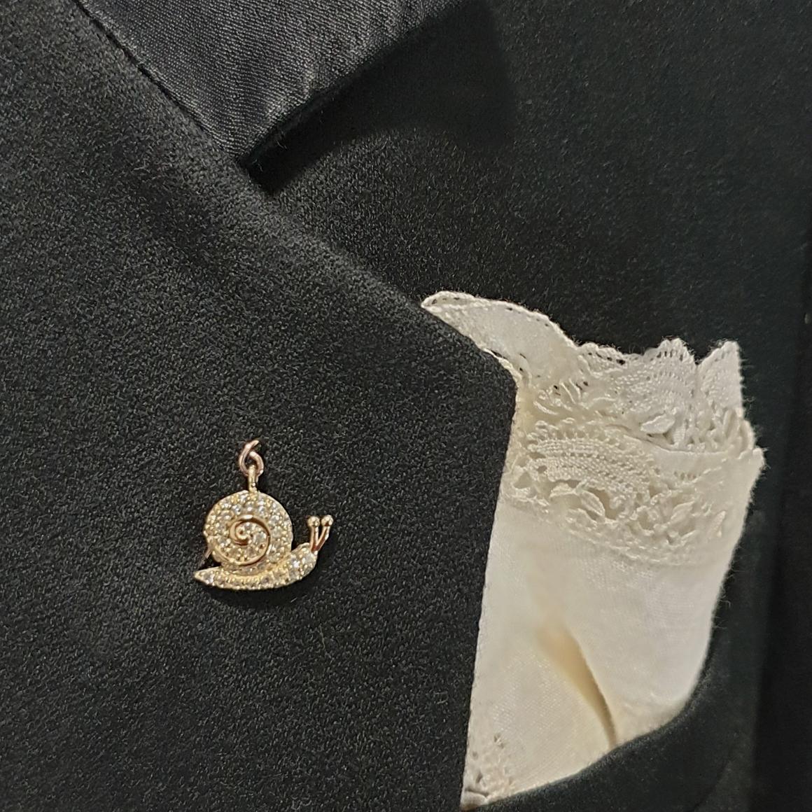 18 Karat White Gold with White Diamonds Brooch In New Condition For Sale In GALLARATE, IT