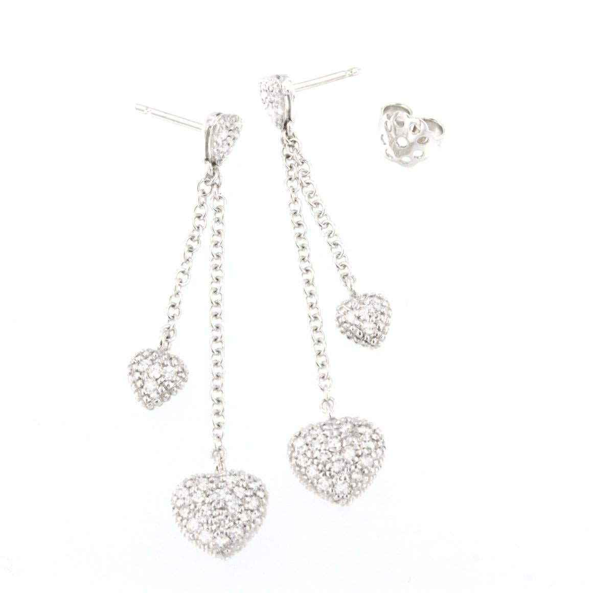 Tolle Idee für Valentinstag Geschenk Kaskade von weißen Diamanten Herzen. Wenn sich die Herzen vereinen, werden die Wünsche steigen.  Diese Ohrringe werden seit 1948 in Italien von Stanoppi Jewellery sorgfältig aus 18-karätigem Gold