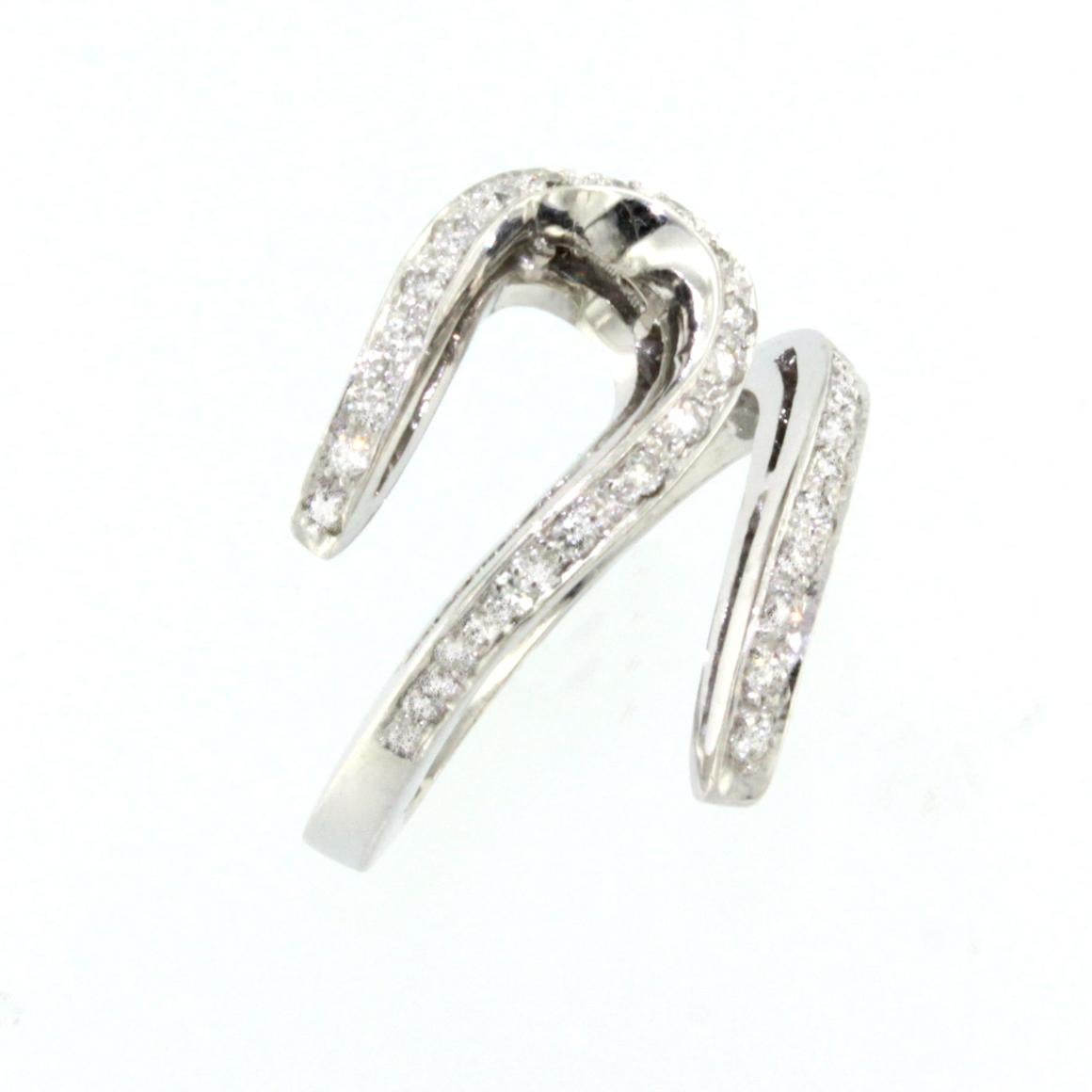 Brilliant Cut 18k White Gold with White Diamonds Ring For Sale